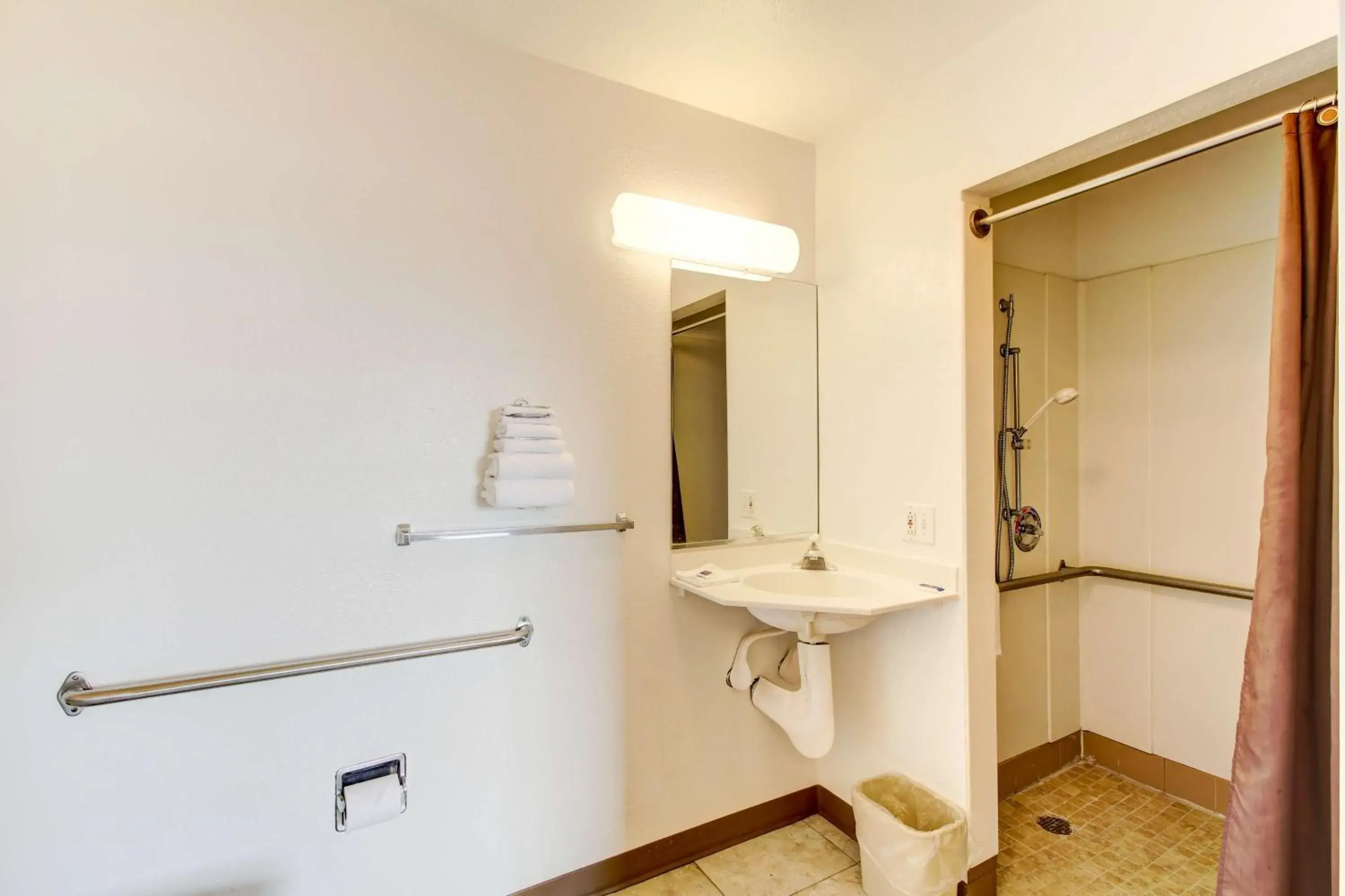 Shower, Bathroom in Motel 6-Amherst, OH - Cleveland West - Lorain