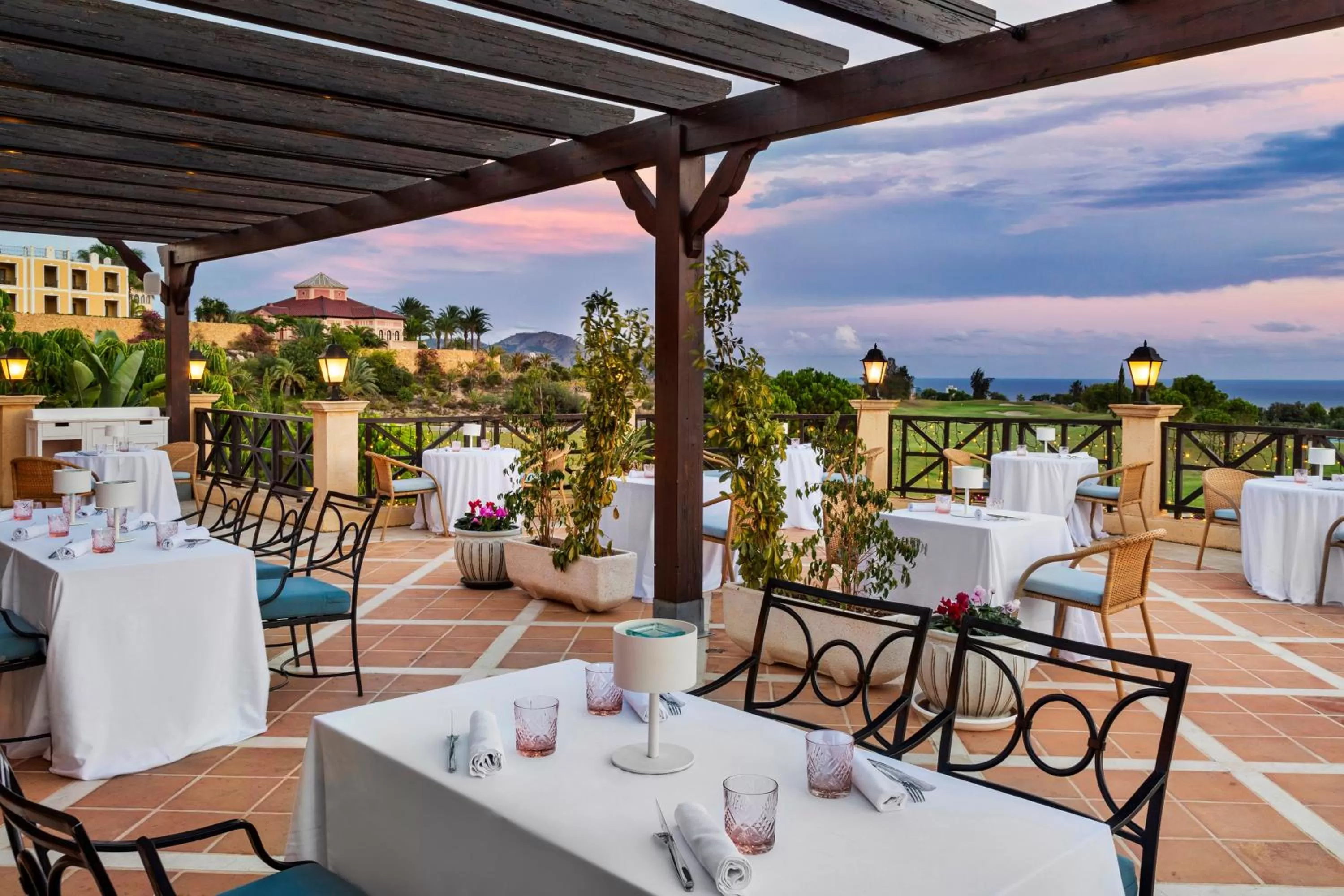 Restaurant/places to eat in Melia Villaitana