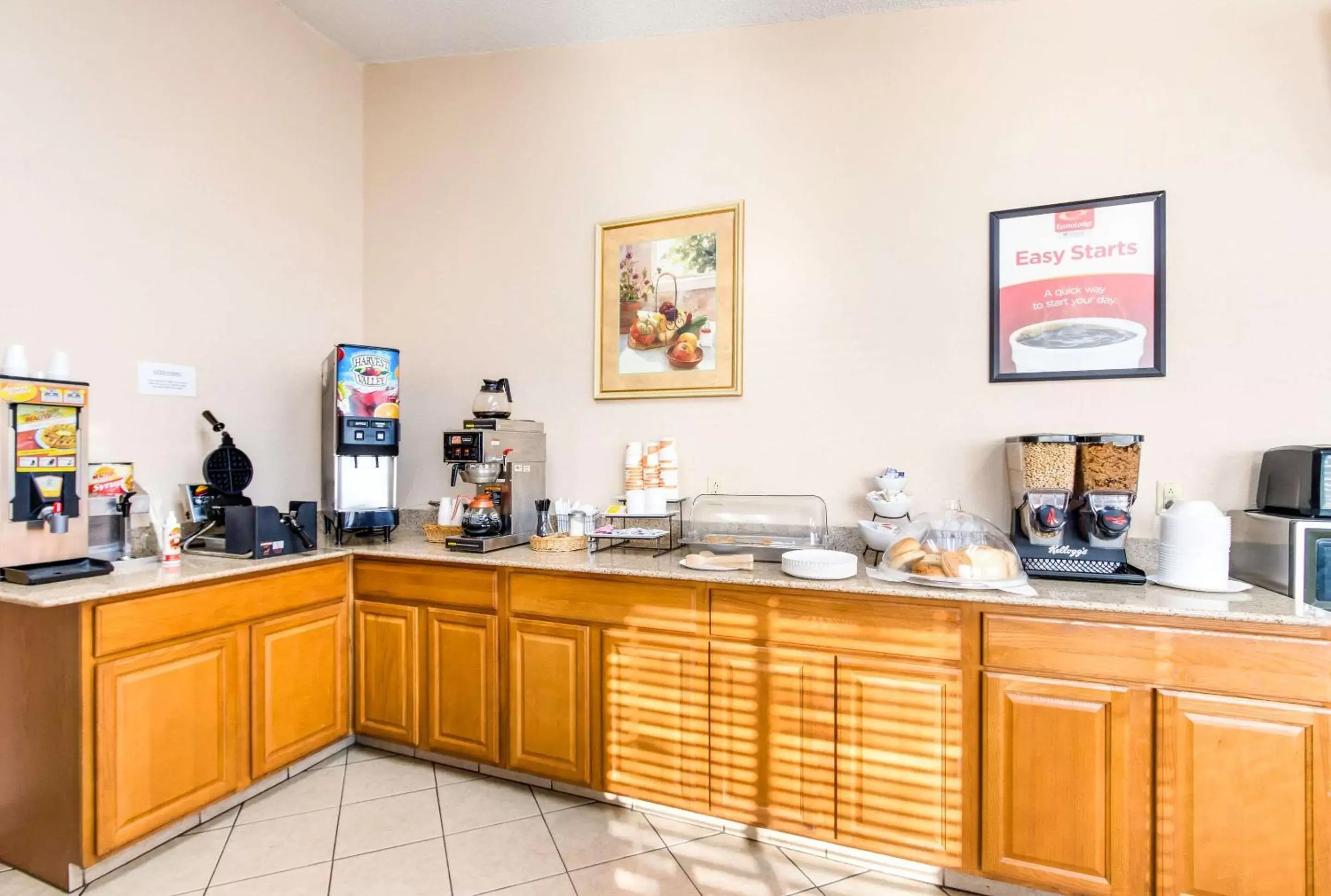 Restaurant/Places to Eat in Econo Lodge Norwalk
