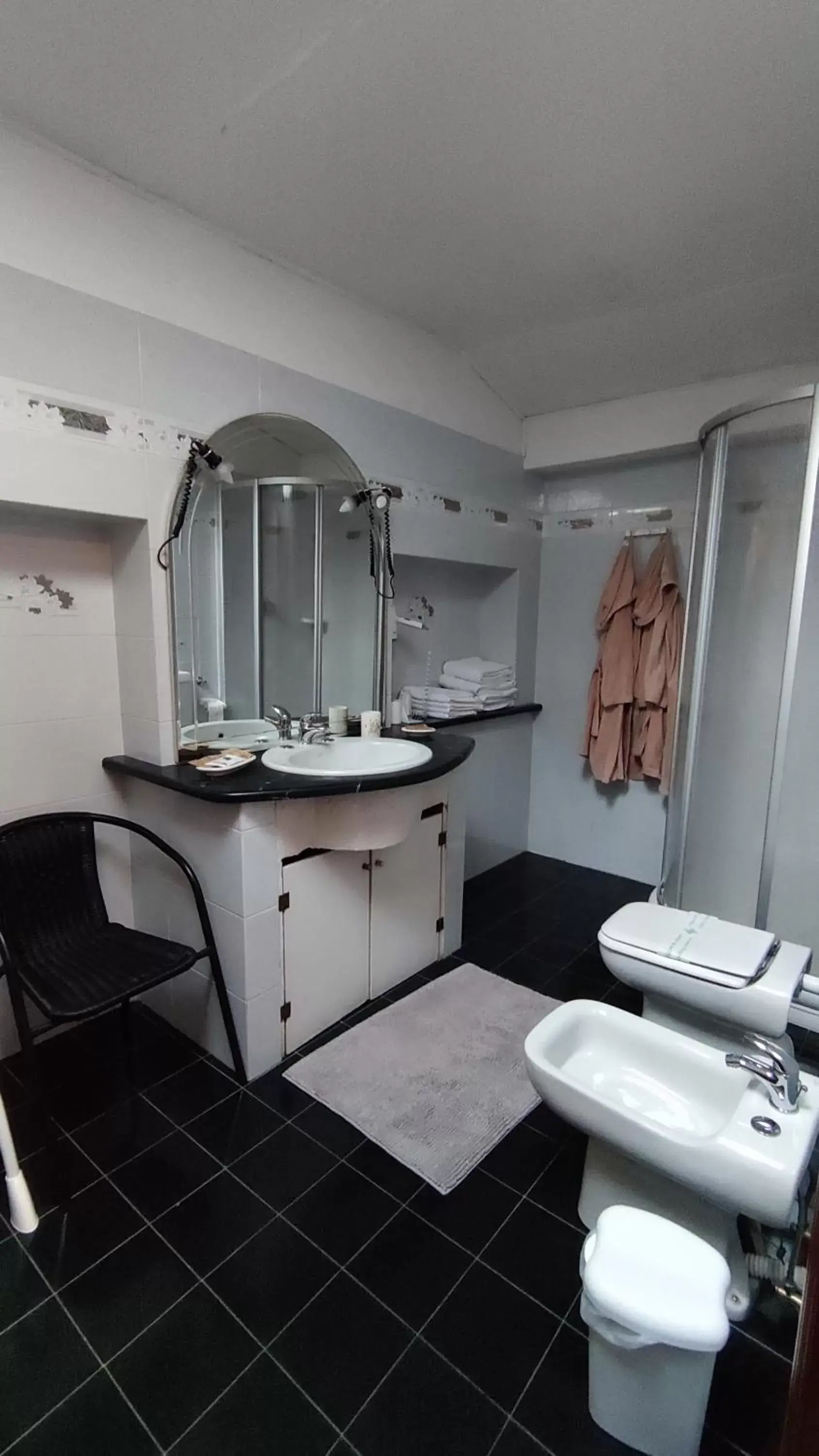 Bathroom in Hotel Emiliana