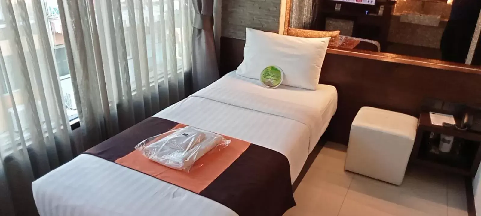 Bed in The Bangkok Airport Link Suite - SHA Plus