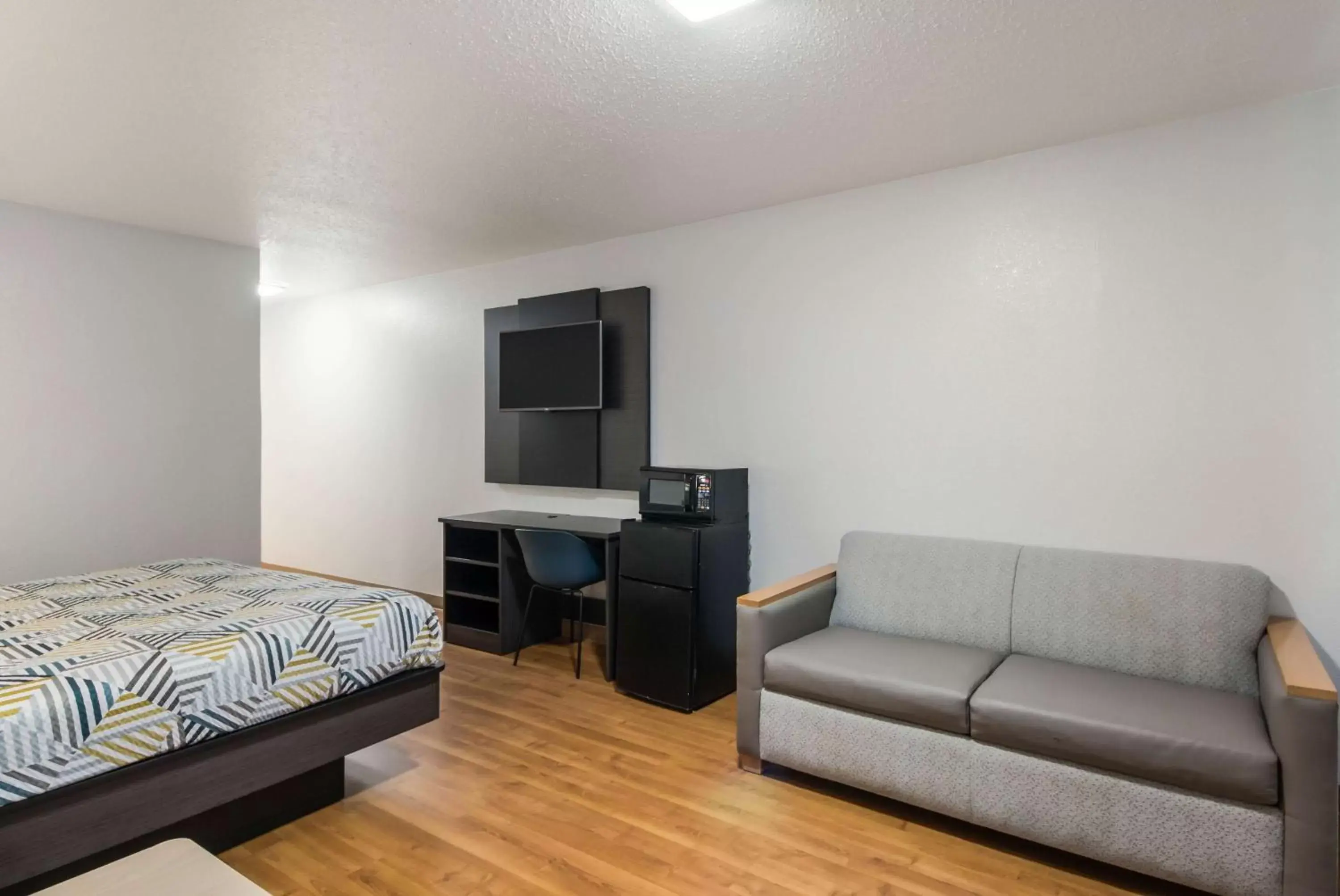 Photo of the whole room, Seating Area in Motel 6-Laredo, TX - North I-35