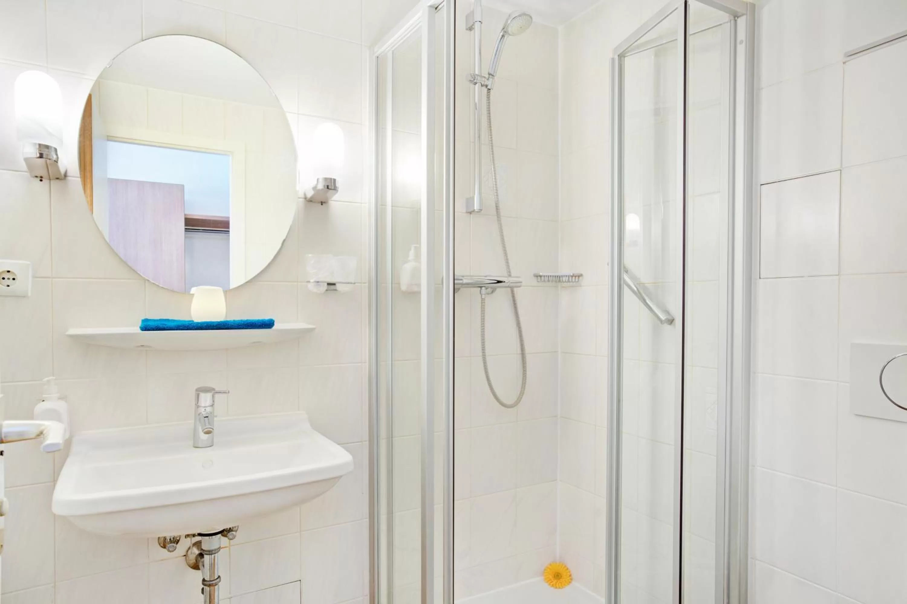 Bathroom in Ambassador TheContinents