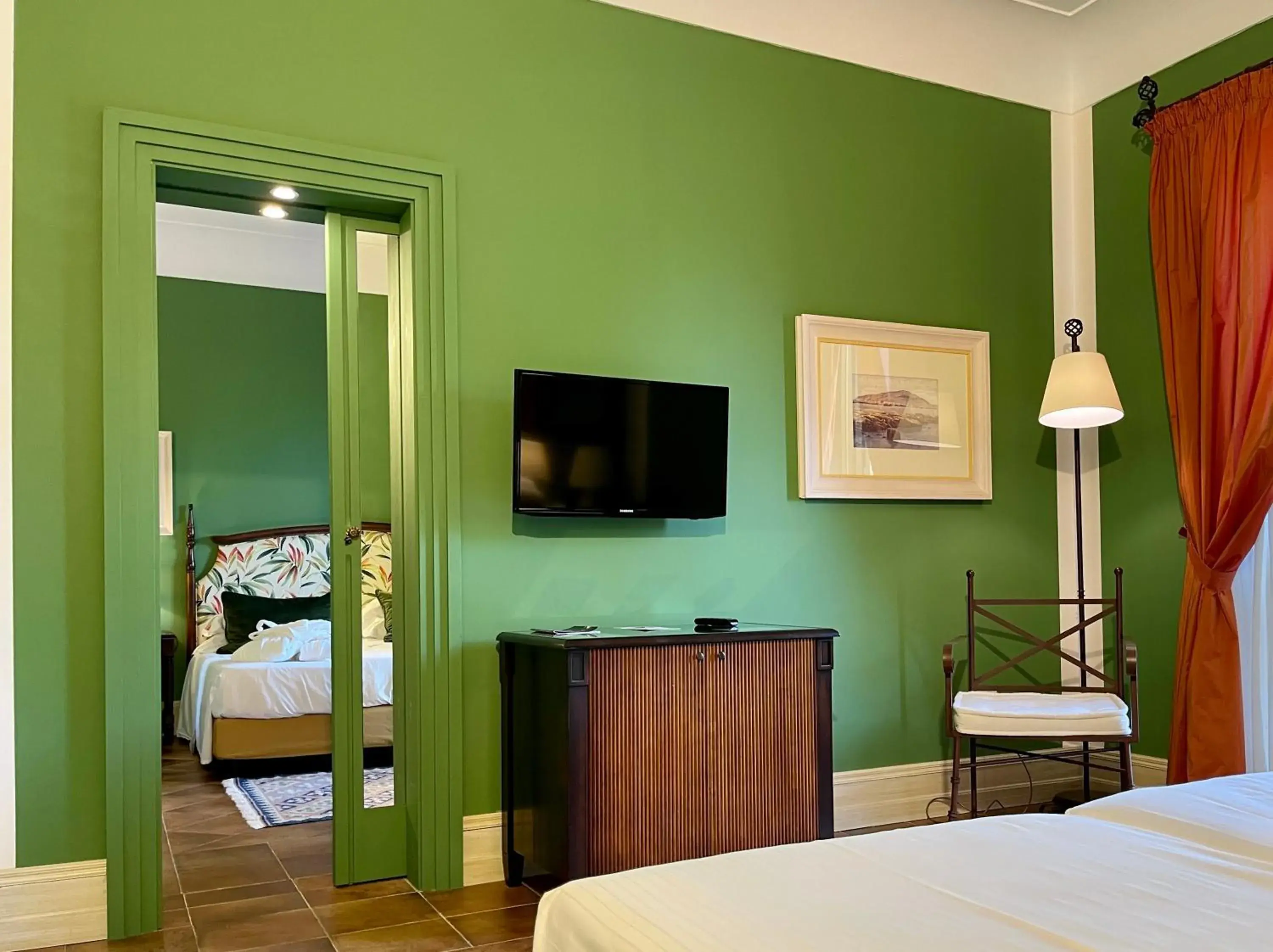 Bedroom, TV/Entertainment Center in Hotel Baglio Oneto dei Principi di San Lorenzo - Luxury Wine Resort