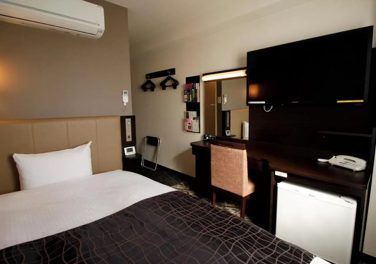 Photo of the whole room, Bed in APA Hotel Miyazaki-eki Tachibana-dori