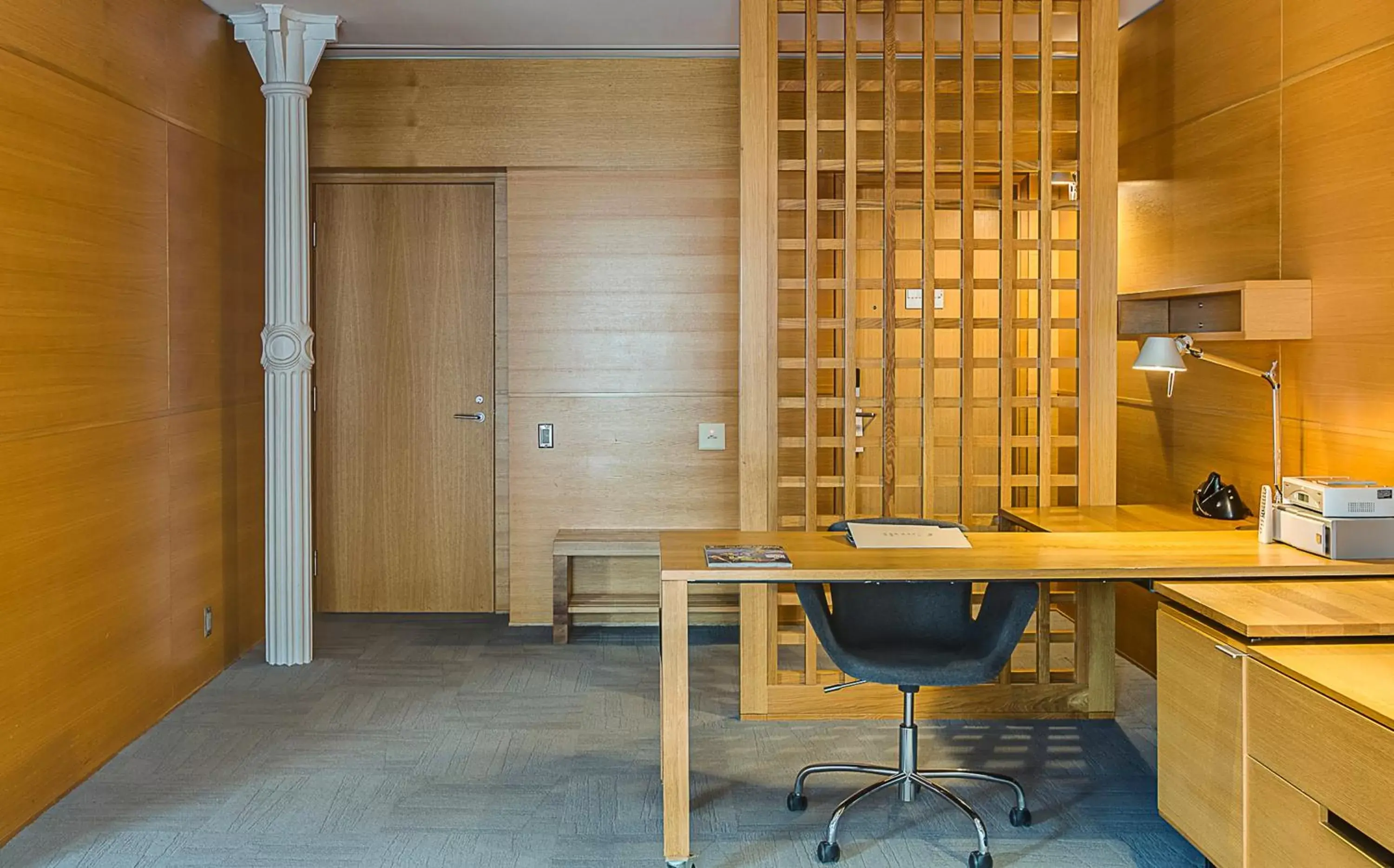 Seating area, TV/Entertainment Center in Hotel Gault