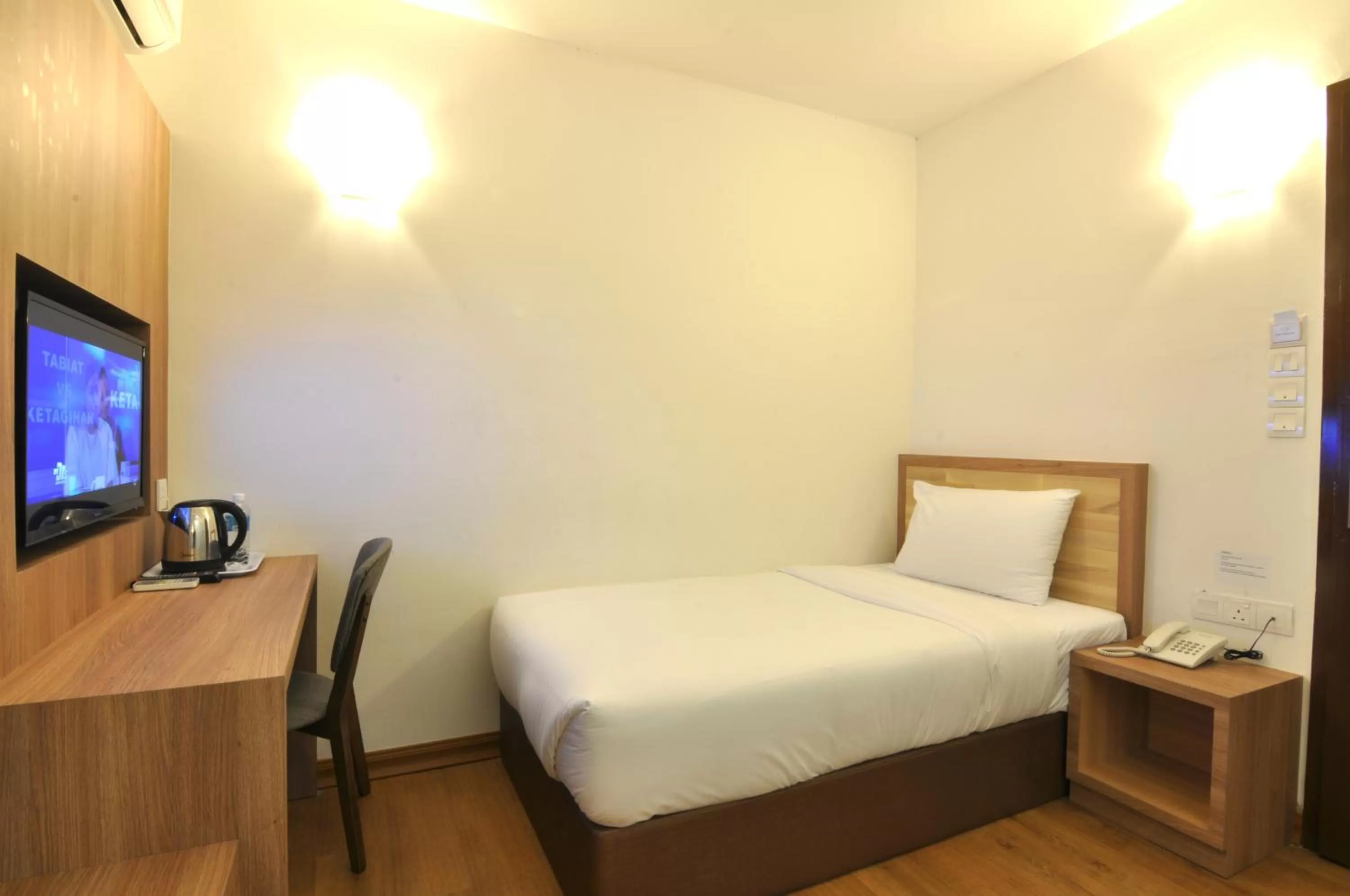 Bedroom, Bed in Greencity Hotel