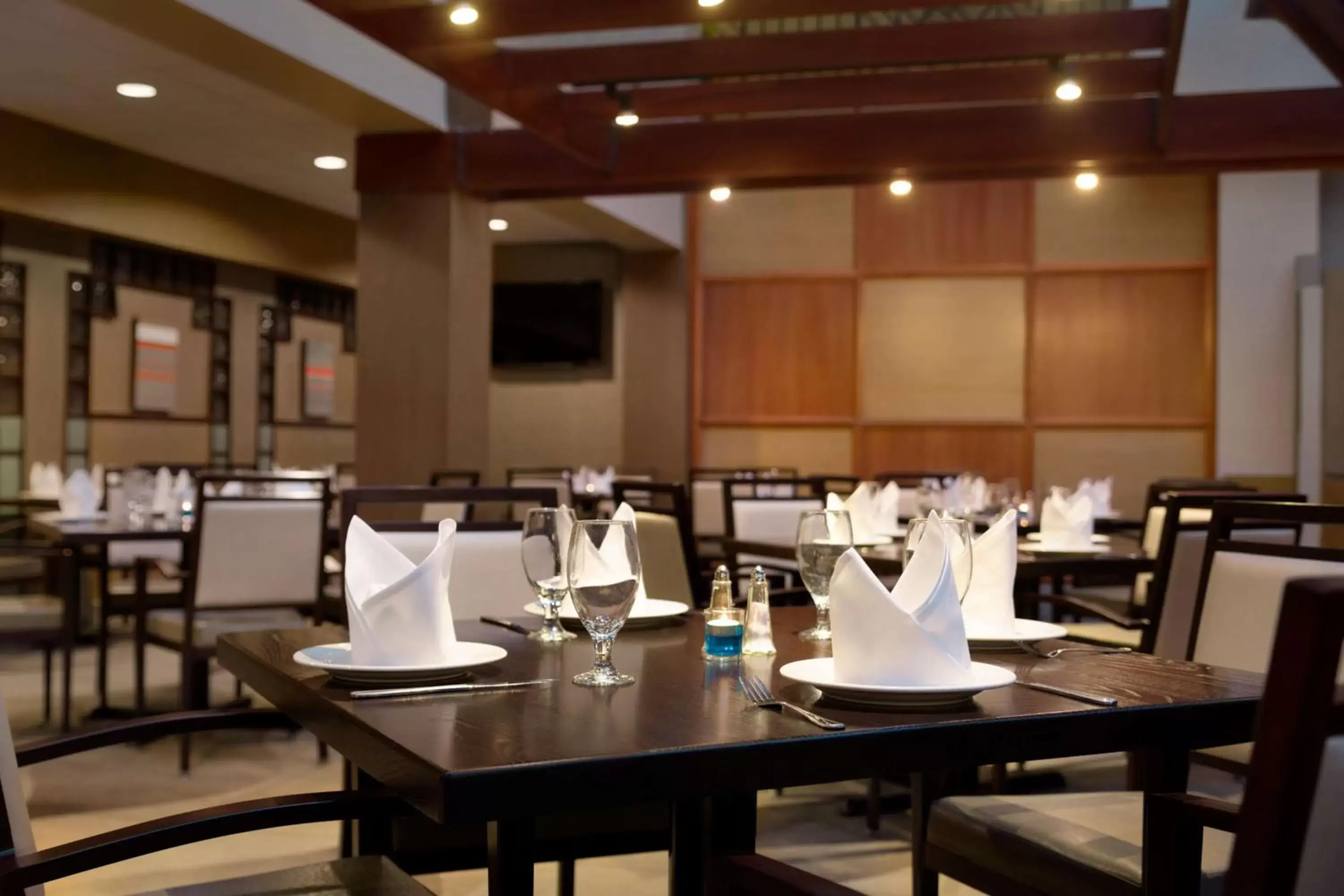 Lounge or bar, Restaurant/Places to Eat in Embassy Suites by Hilton Piscataway Somerset