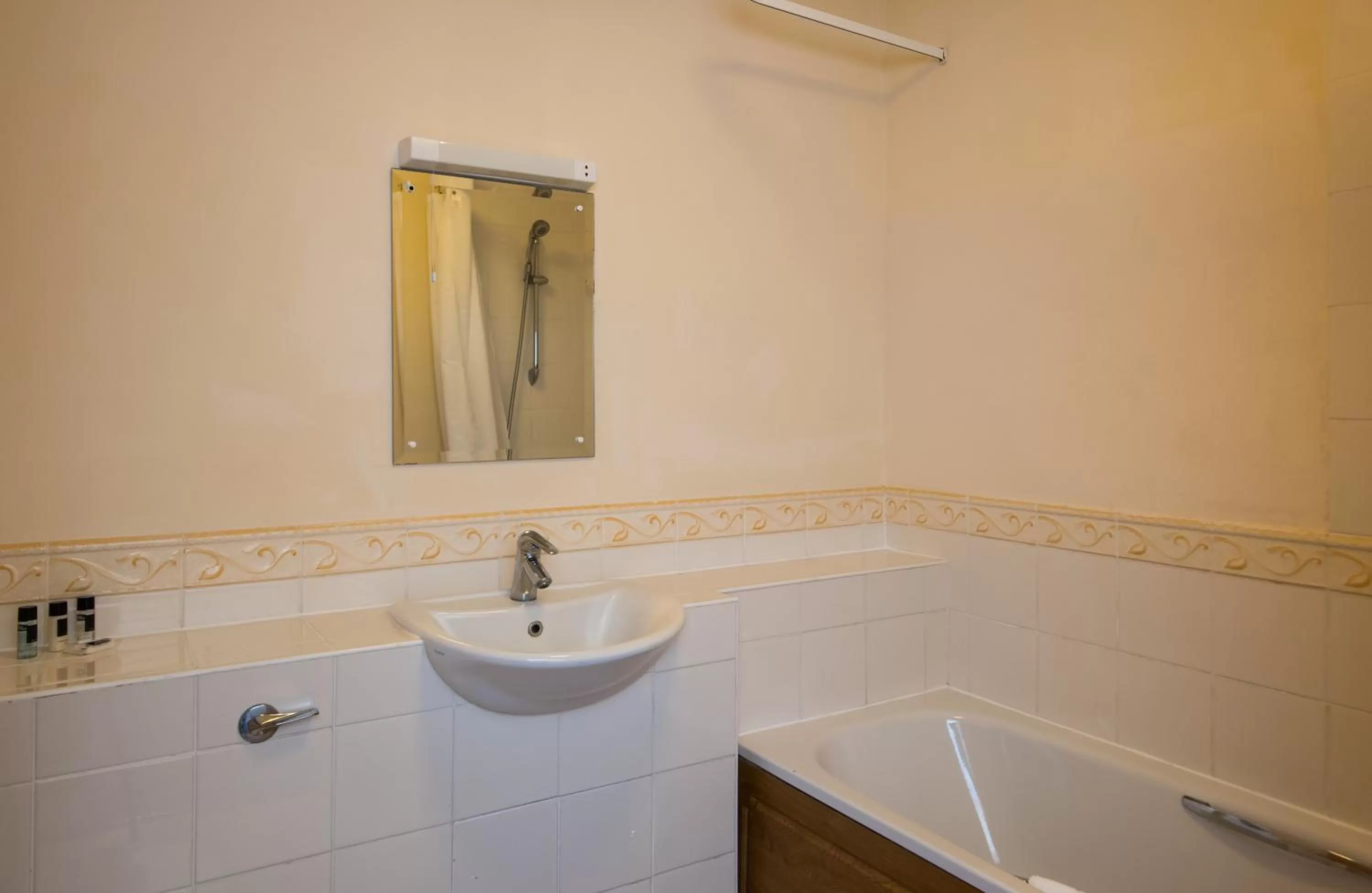 Bathroom in Mercure Newbury West Grange Hotel