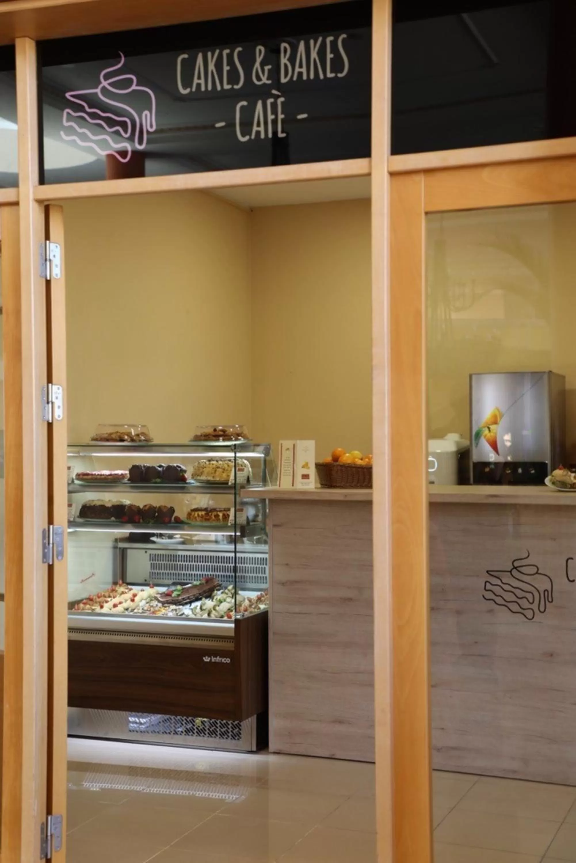 Restaurant/places to eat in Grand Muthu Golf Plaza Hotel & Spa