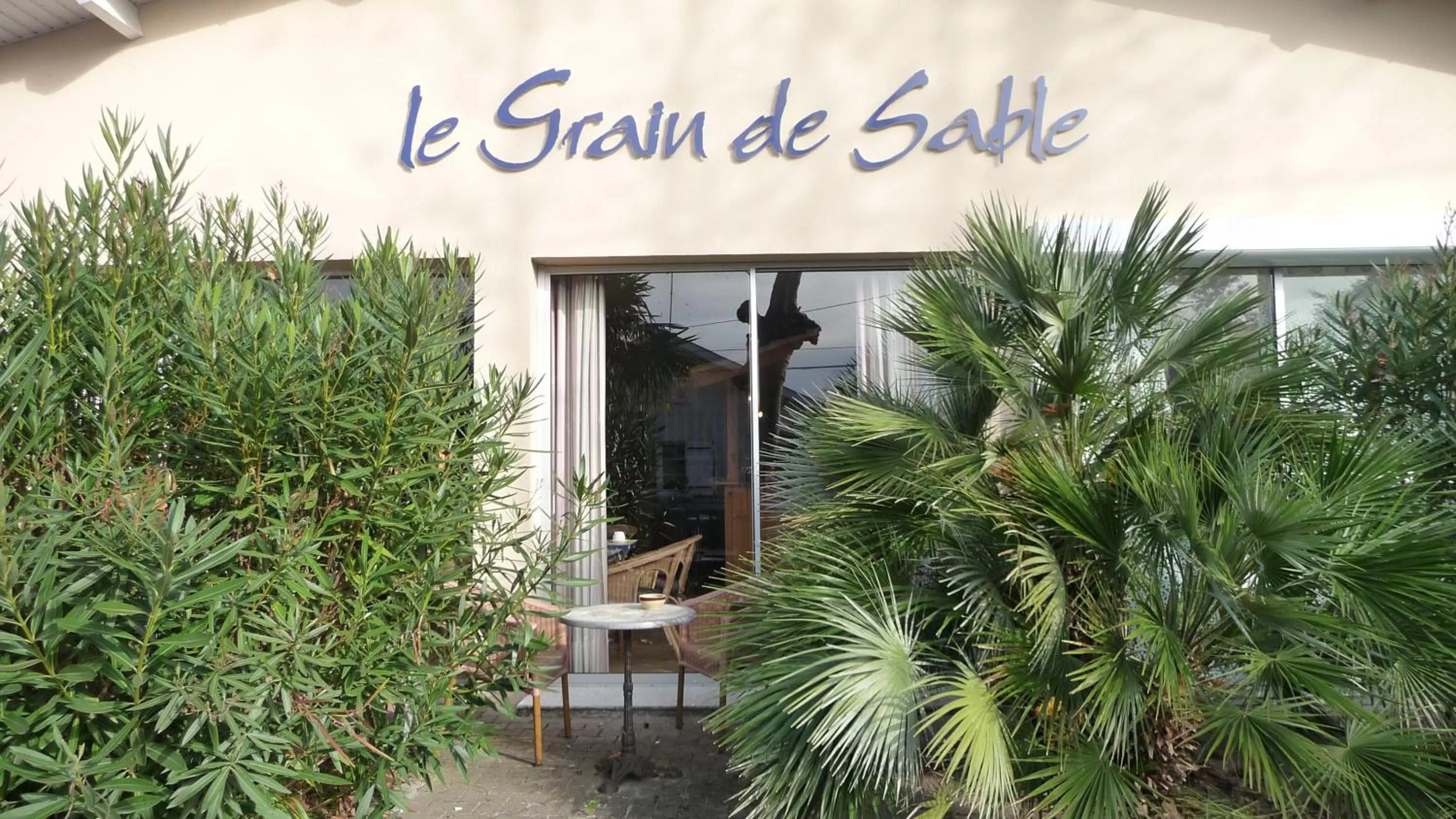 Facade/entrance in Hôtel Le Grain de Sable
