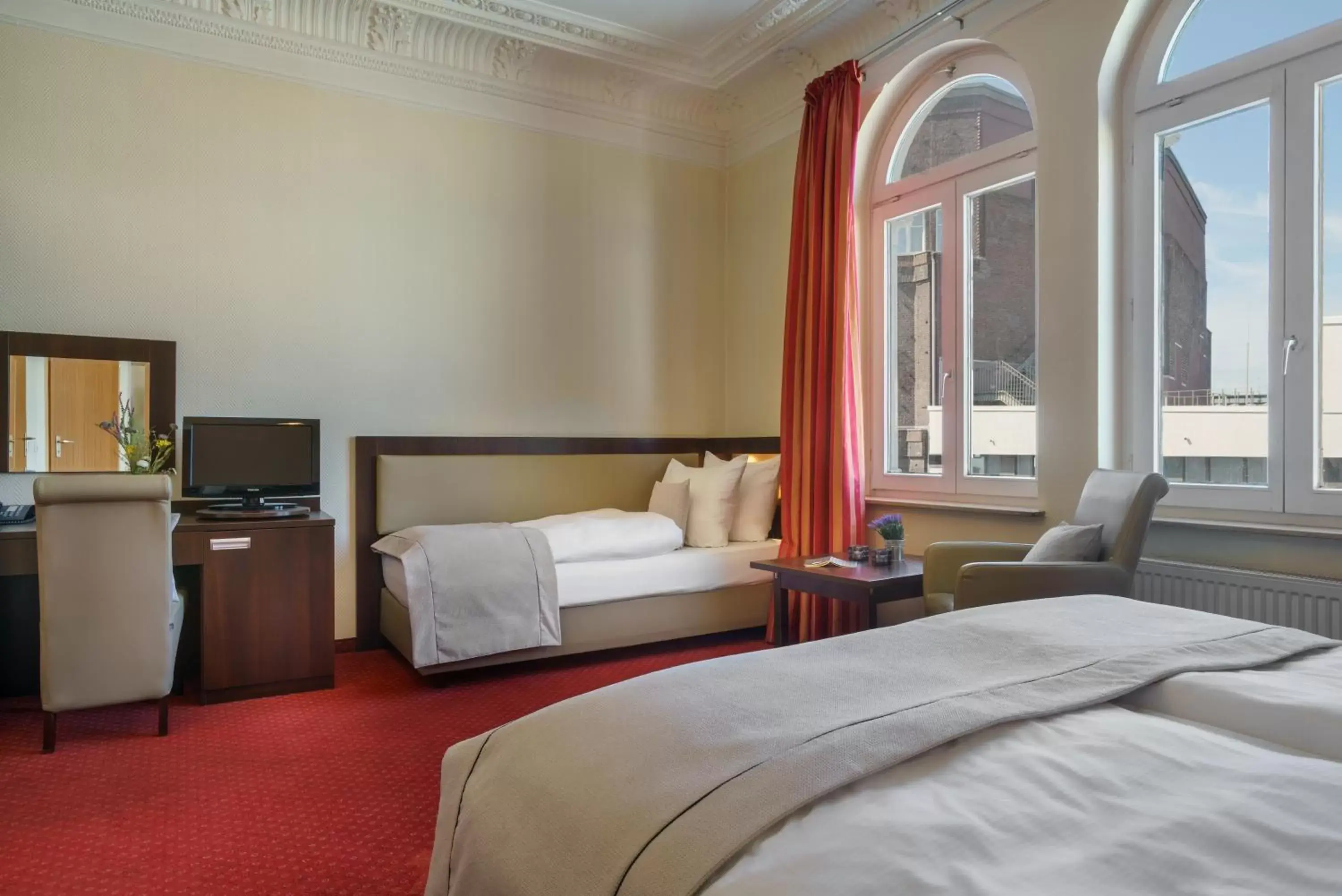 Photo of the whole room, Bed in Novum Hotel Graf Moltke Hamburg