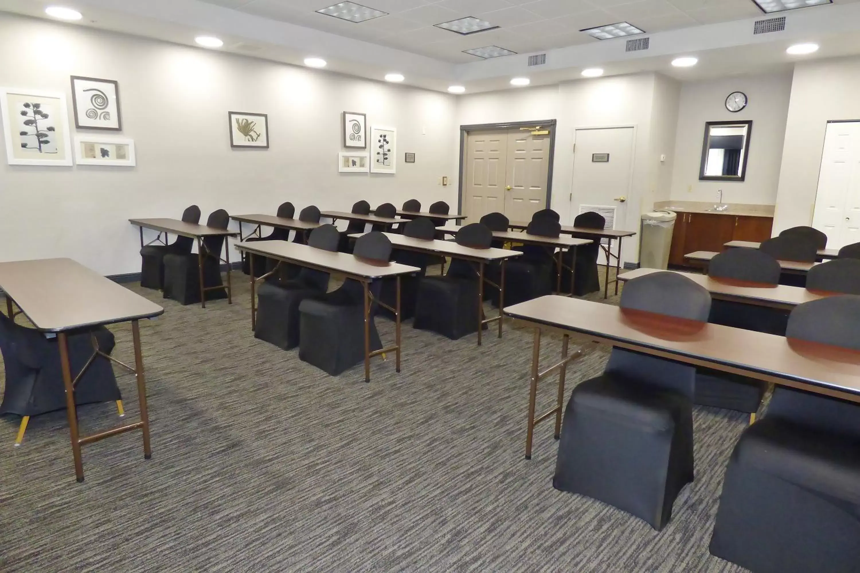 Meeting/conference room in Country Inn & Suites by Radisson, Tampa/Brandon, FL