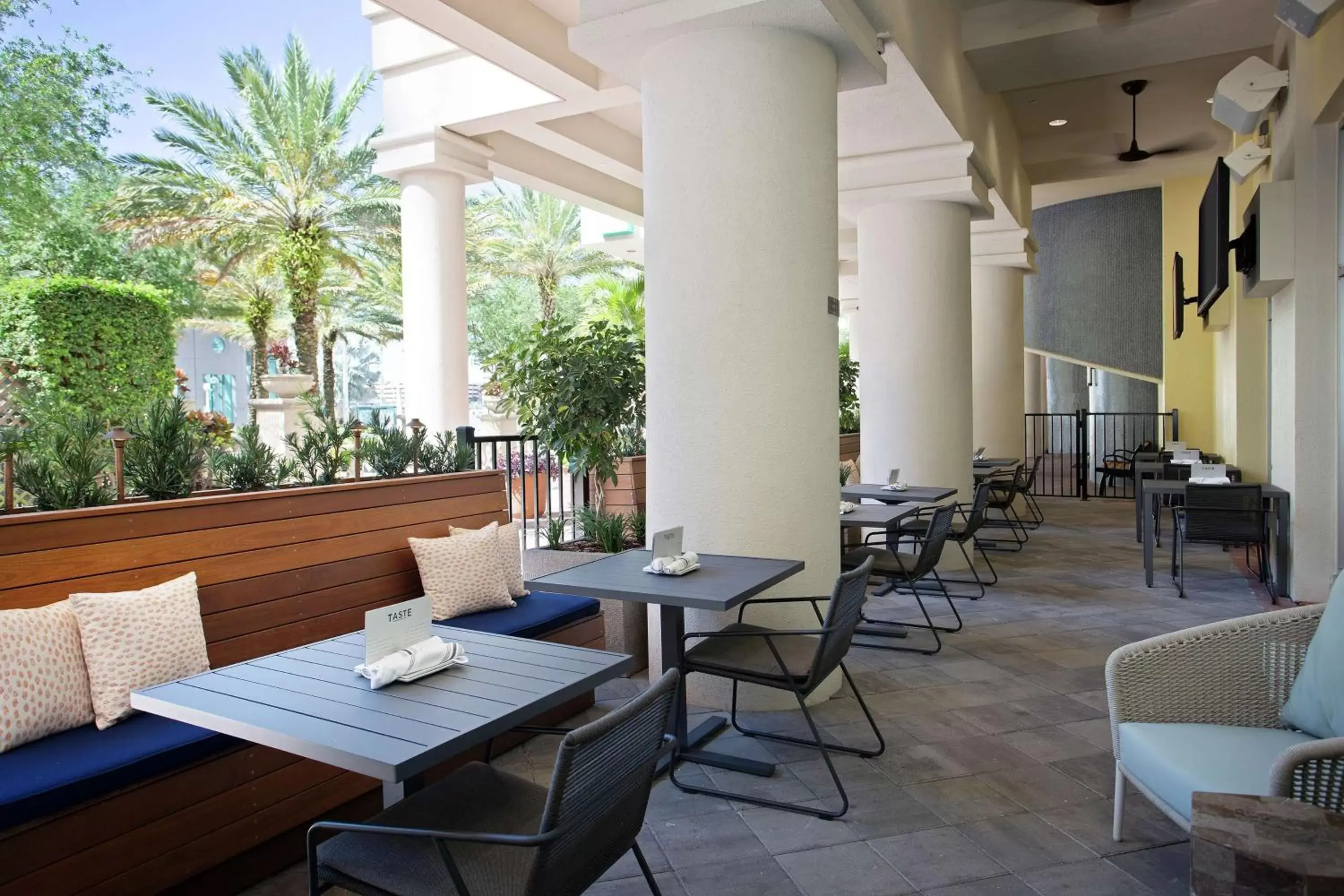 Patio, Restaurant/Places to Eat in Embassy Suites by Hilton Tampa Downtown Convention Center