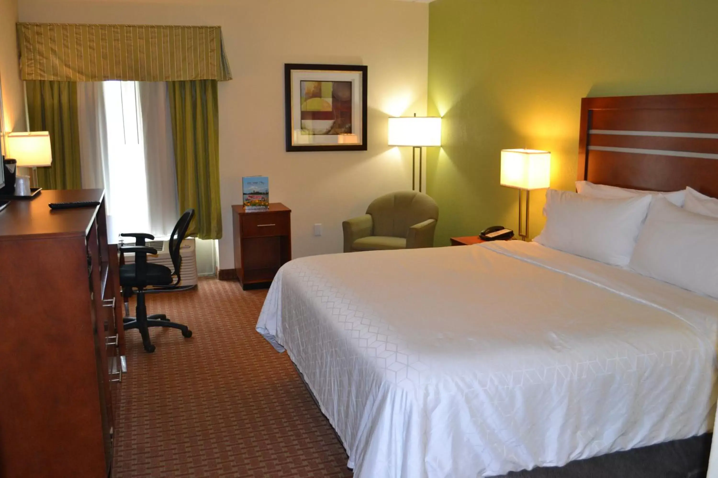 Photo of the whole room, Bed in Holiday Inn Express Harrisburg SW - Mechanicsburg, an IHG Hotel