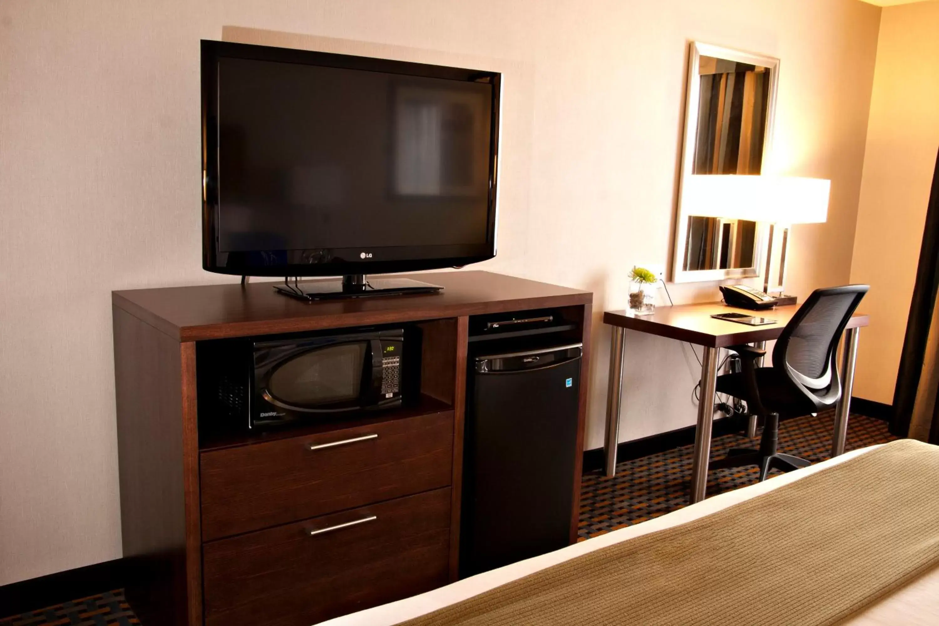 Photo of the whole room, TV/Entertainment Center in Holiday Inn Express Pembroke, an IHG Hotel