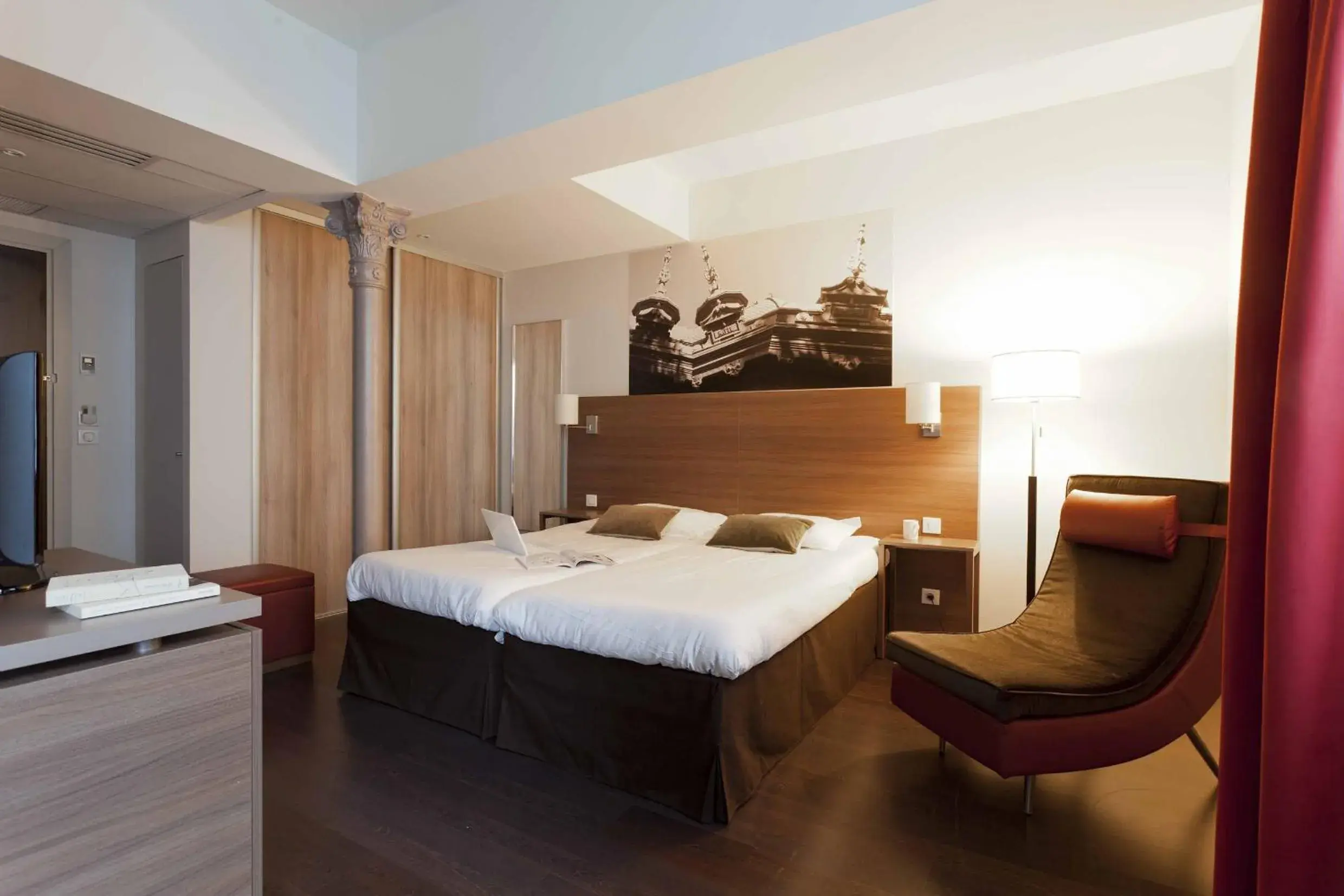 Photo of the whole room, Bed in City Lofthotel Saint-Etienne