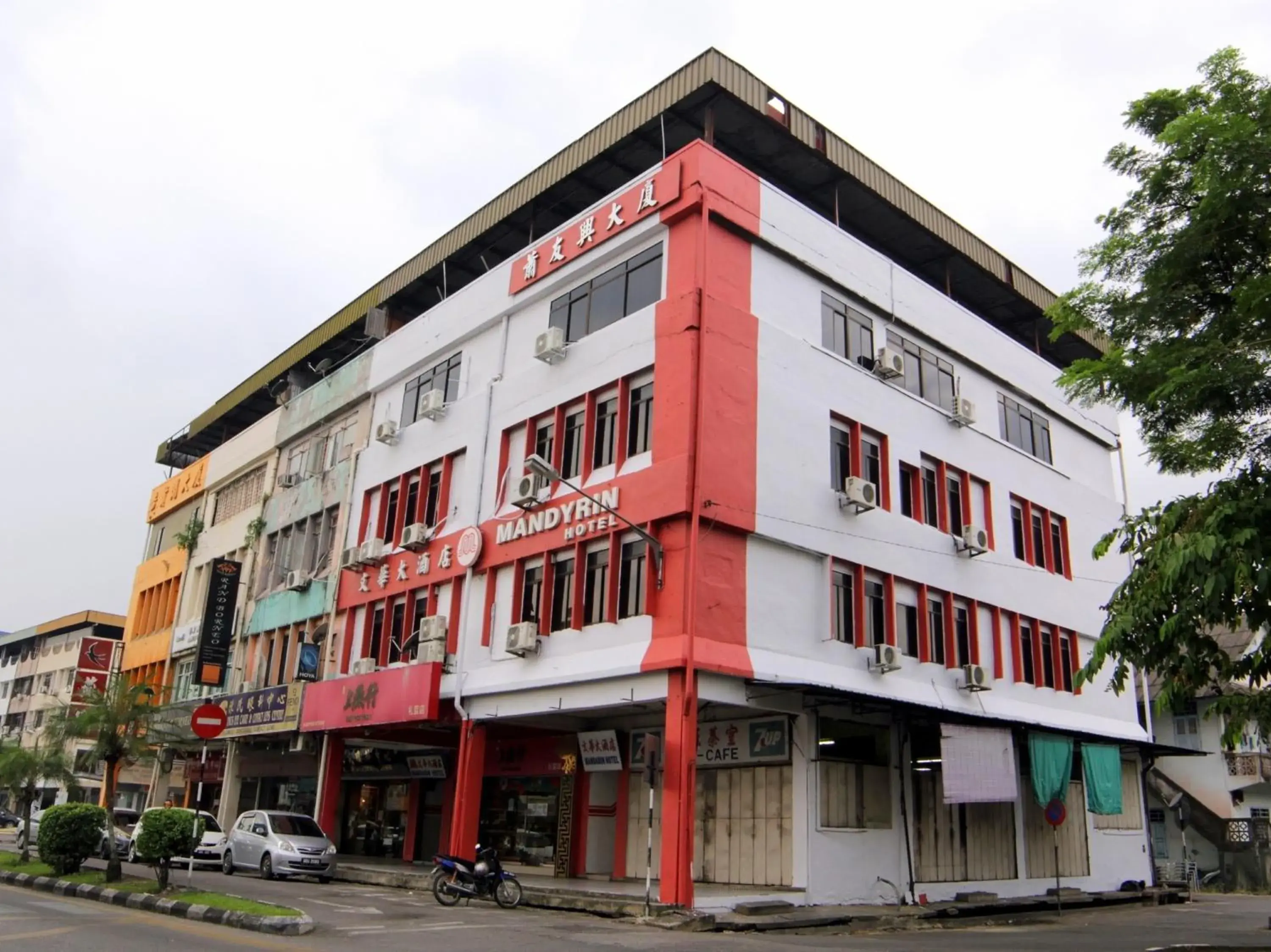 Facade/entrance, Property Building in Super OYO 1173 Mandyrin Hotel