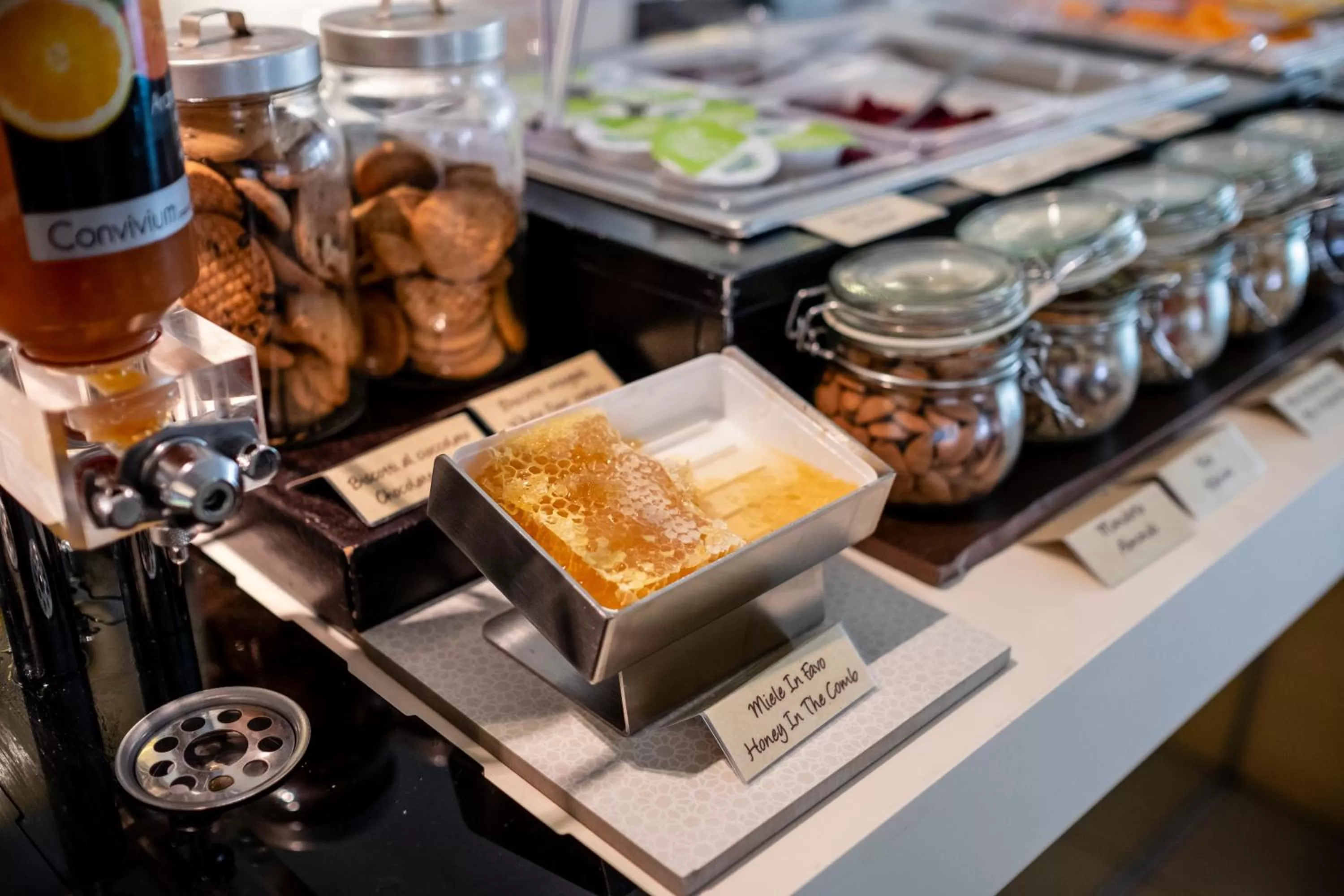 Buffet breakfast in Le Rose Spa Hotel