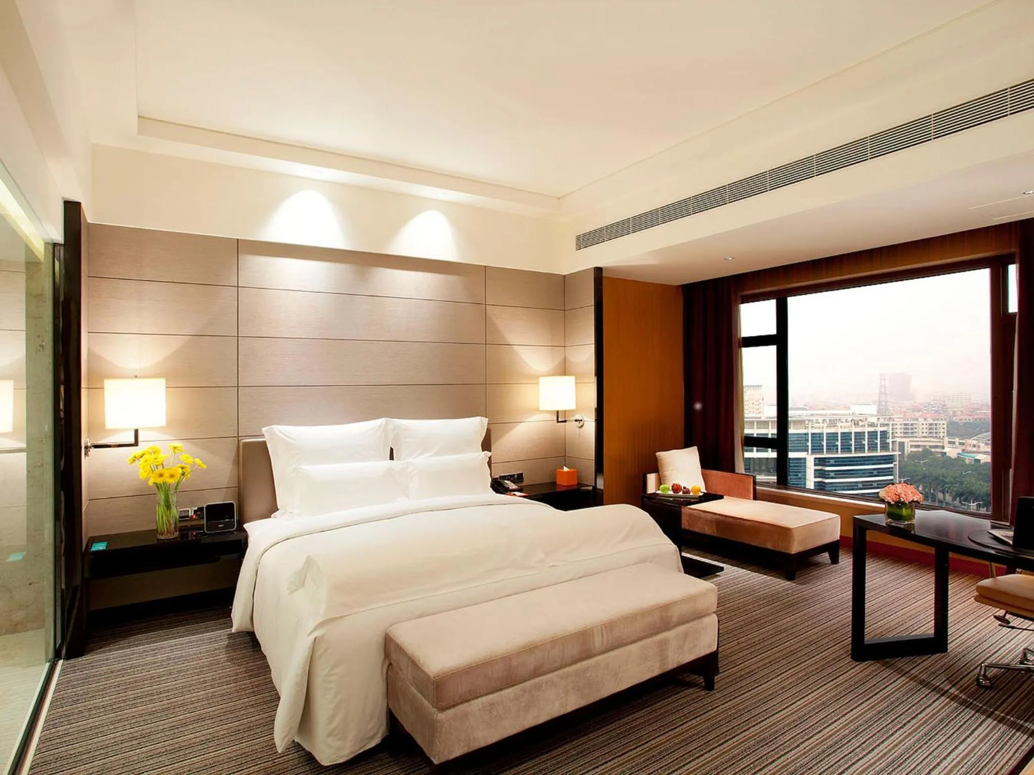 Deluxe King Suite in Pullman Dongguan Changan