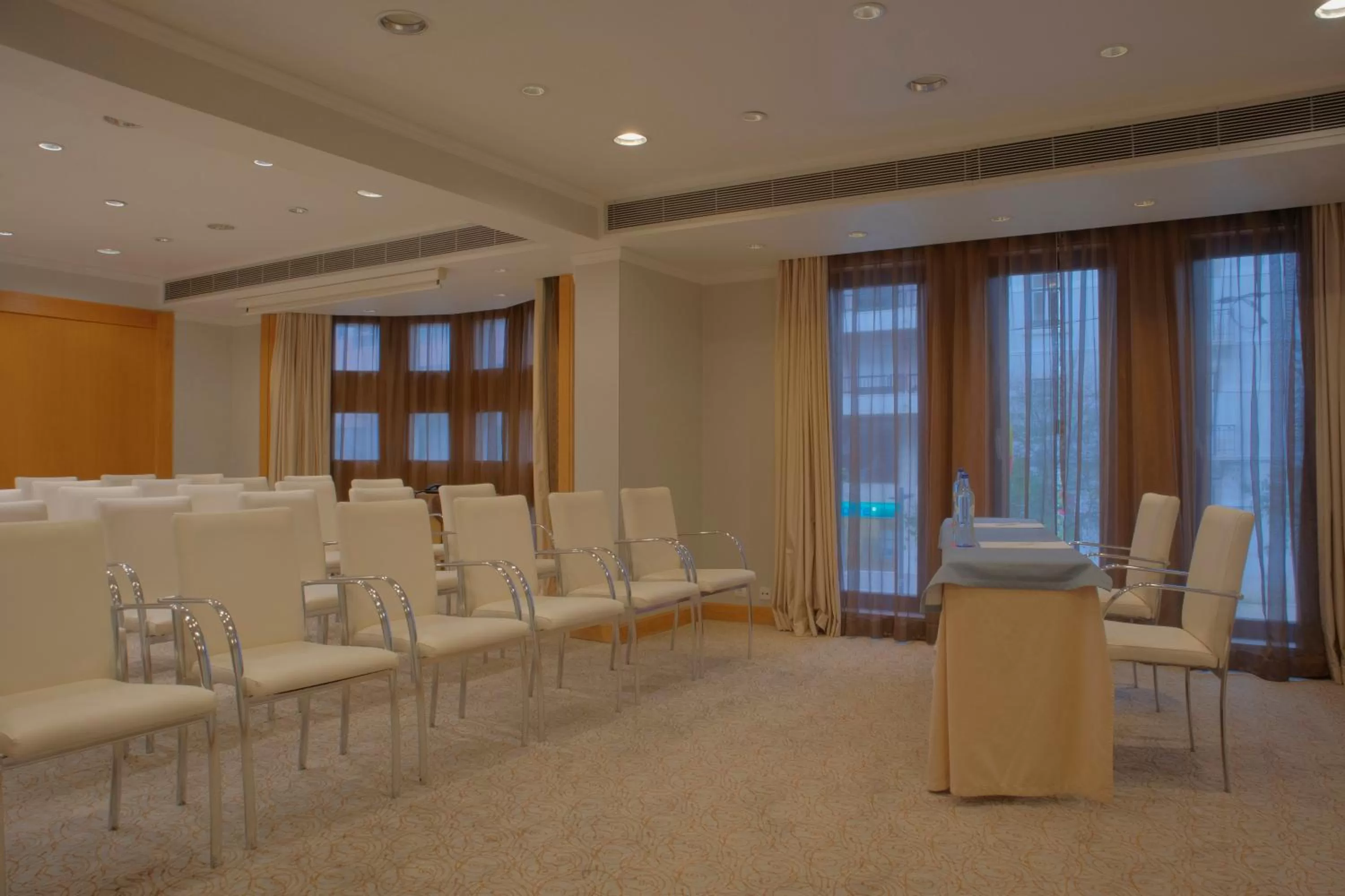 Meeting/conference room in SANA Reno Hotel