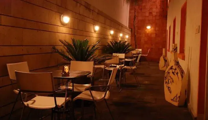 Patio, Restaurant/Places to Eat in Hotel & Suites Galeria