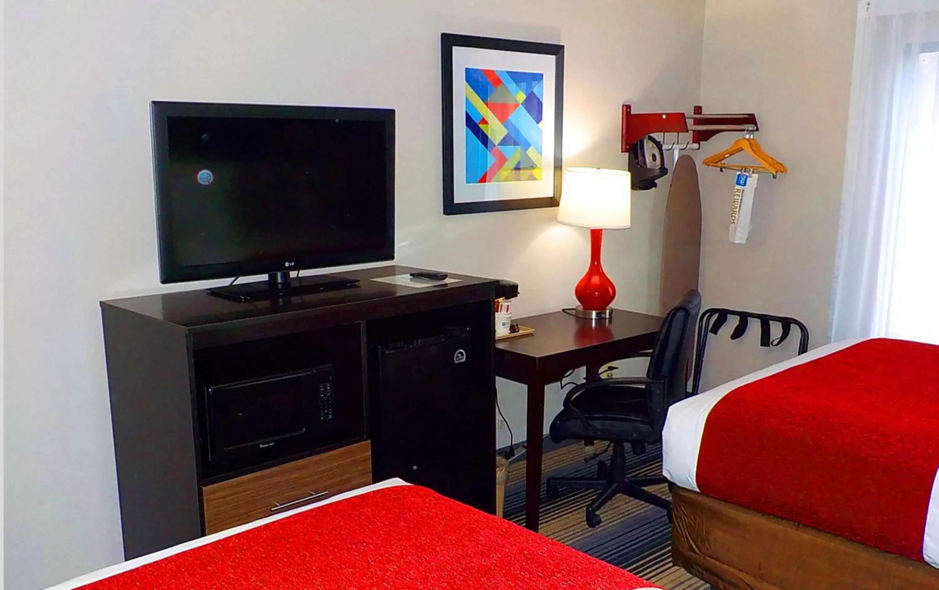 Double Room with Two Double Beds and Bath Tub - Mobility Access in SureStay Hotel by Best Western Florence Double Room with Two Double Beds and Bath Tub - Mobility Access in SureStay Hotel by Best Western Florence