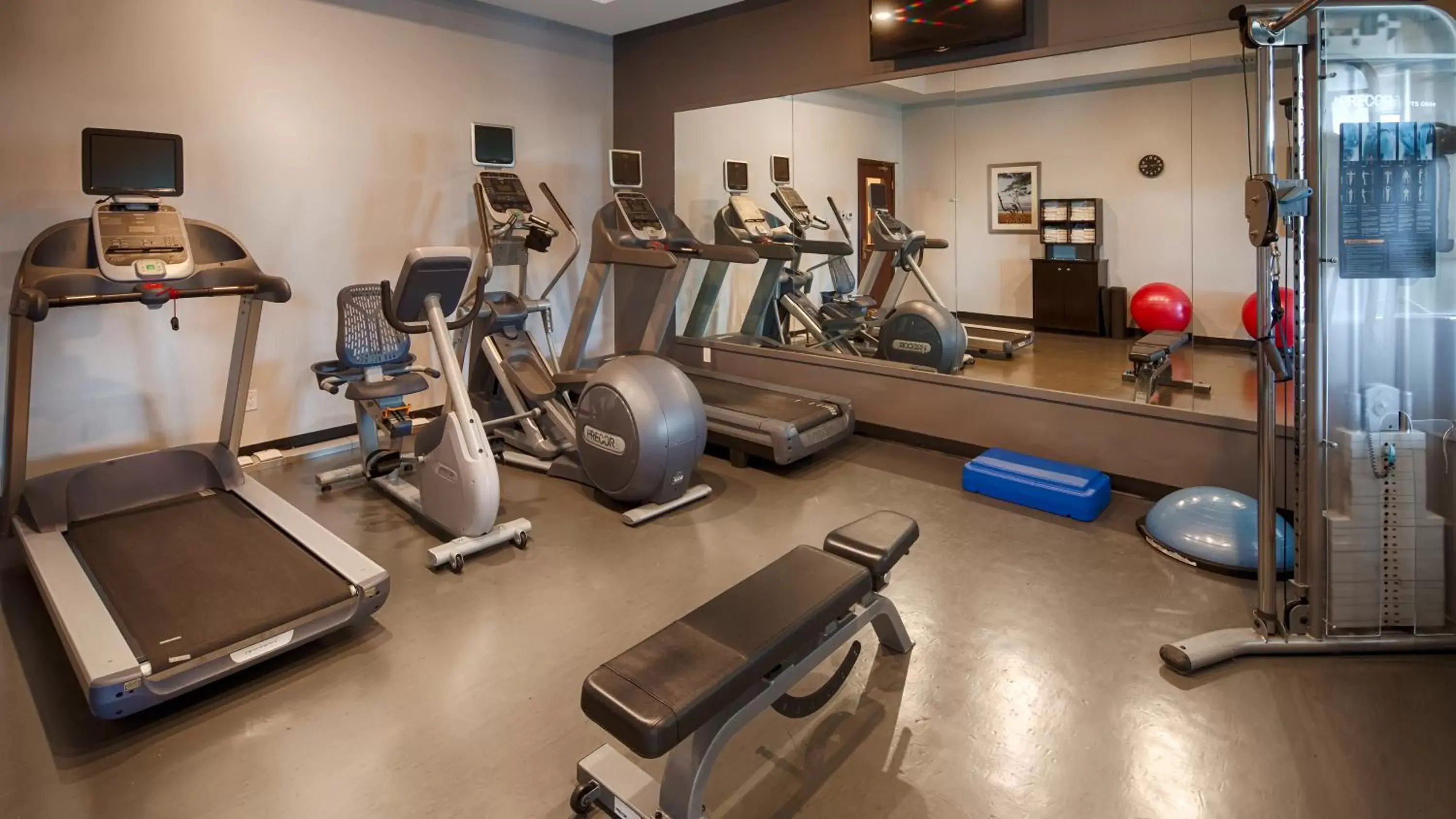 Fitness centre/facilities, Fitness Center/Facilities in Best Western Plus Winnipeg Airport Hotel