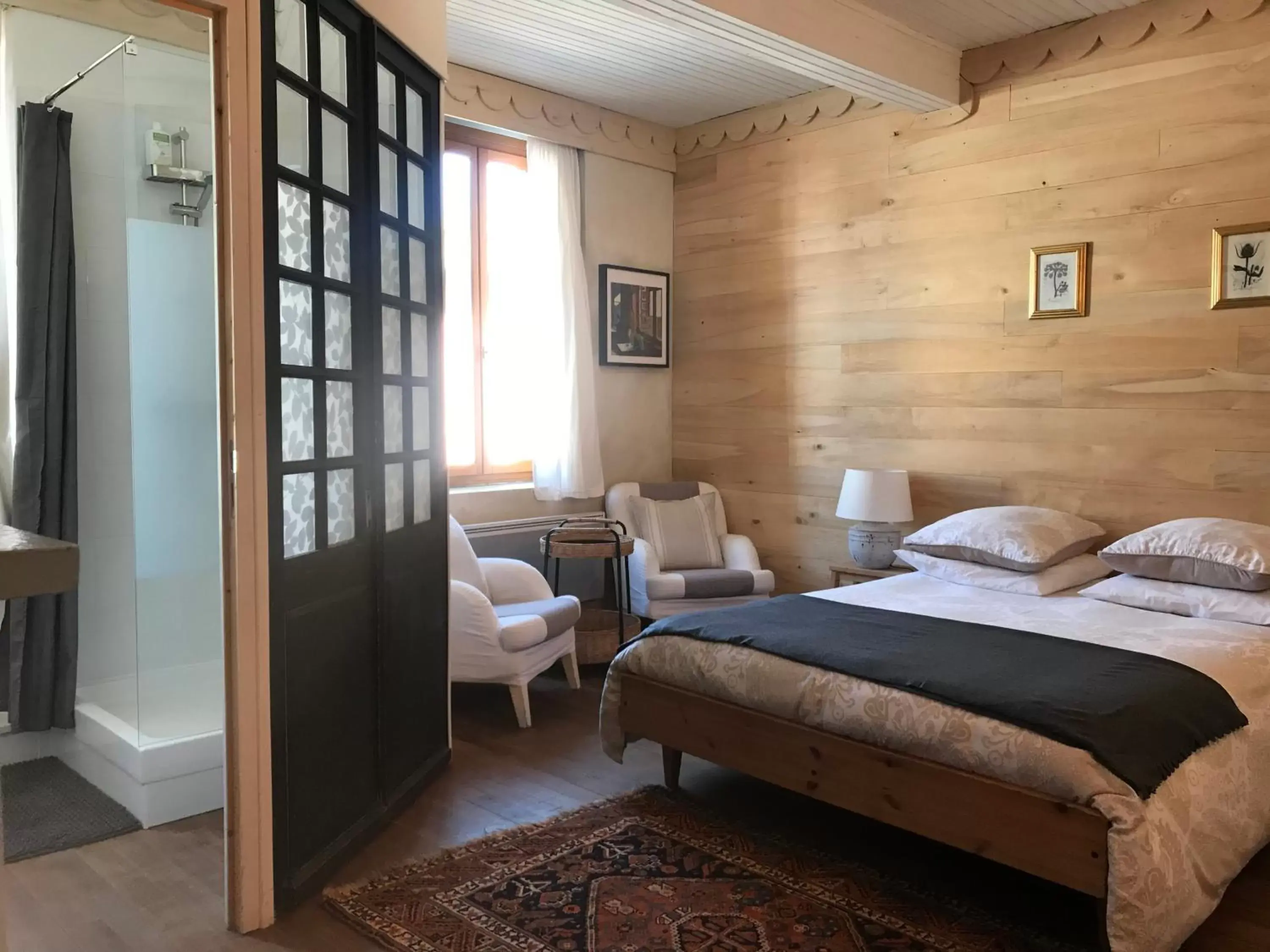 Double Room with Private Bathroom - single occupancy in Sûn Chambres d'hôtes Double Room with Private Bathroom - single occupancy in Sûn Chambres d'hôtes