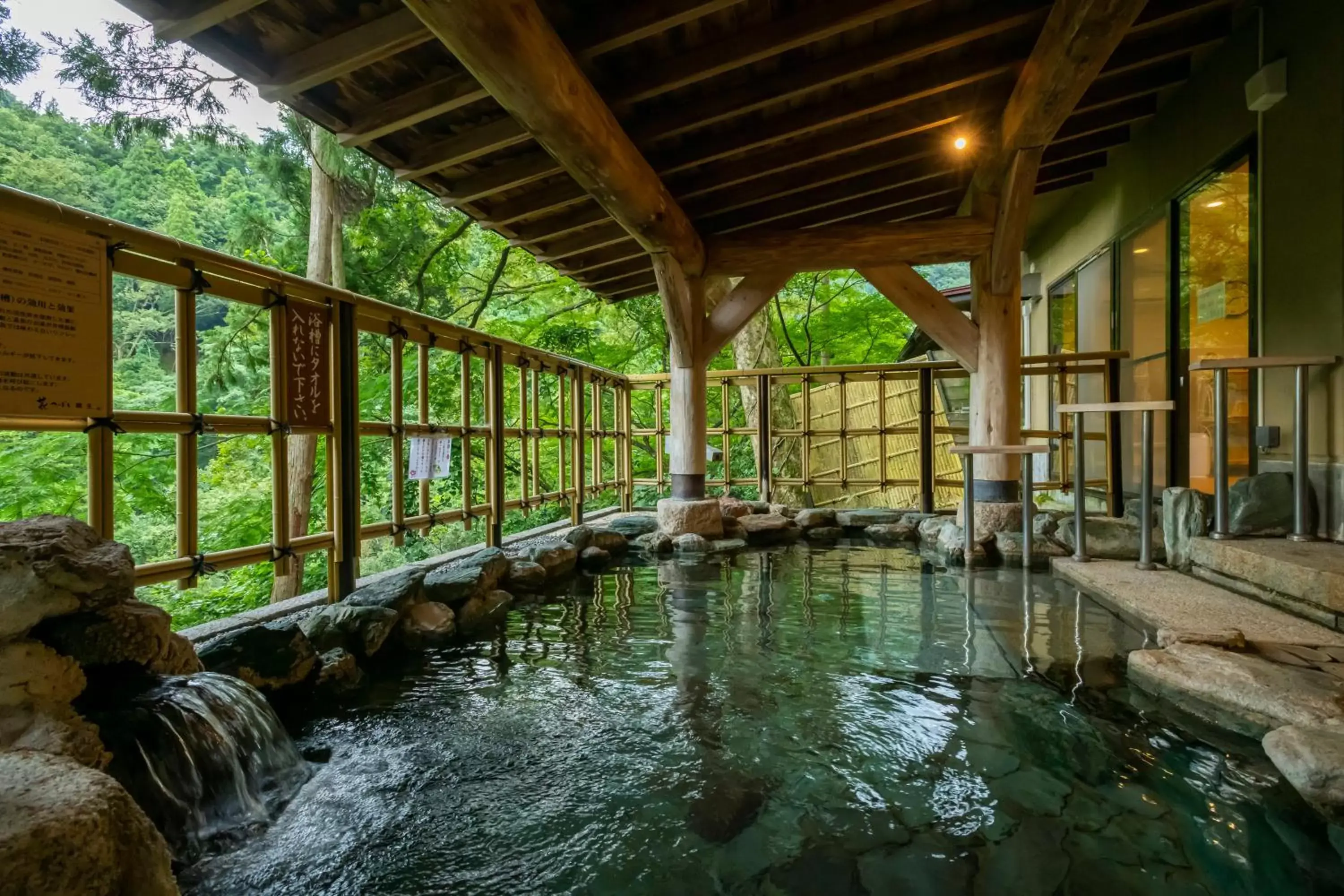 Hot Spring Bath in Yamanaka Onsen Hanatsubaki                                                 