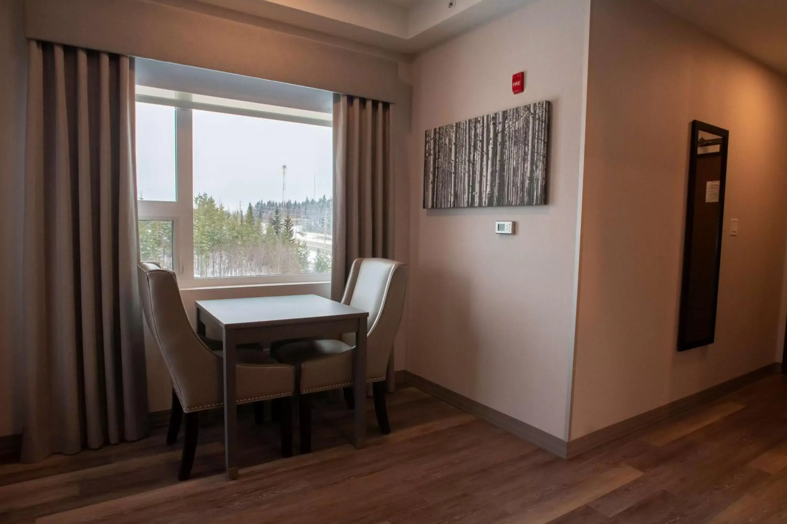 Kitchen or kitchenette, Dining Area in Best Western Plus Prince George