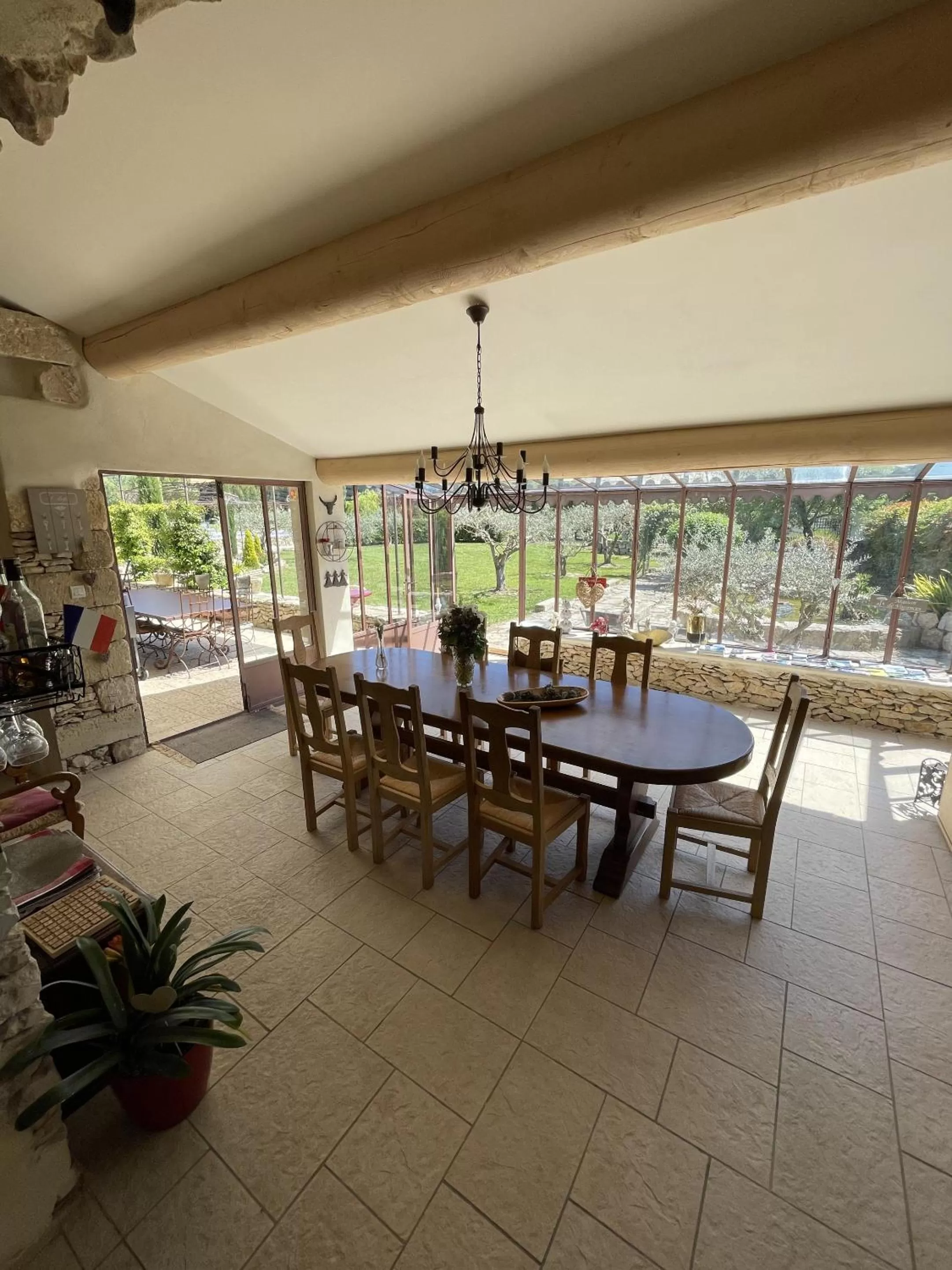 Dining area in Le Mas Des Chutes