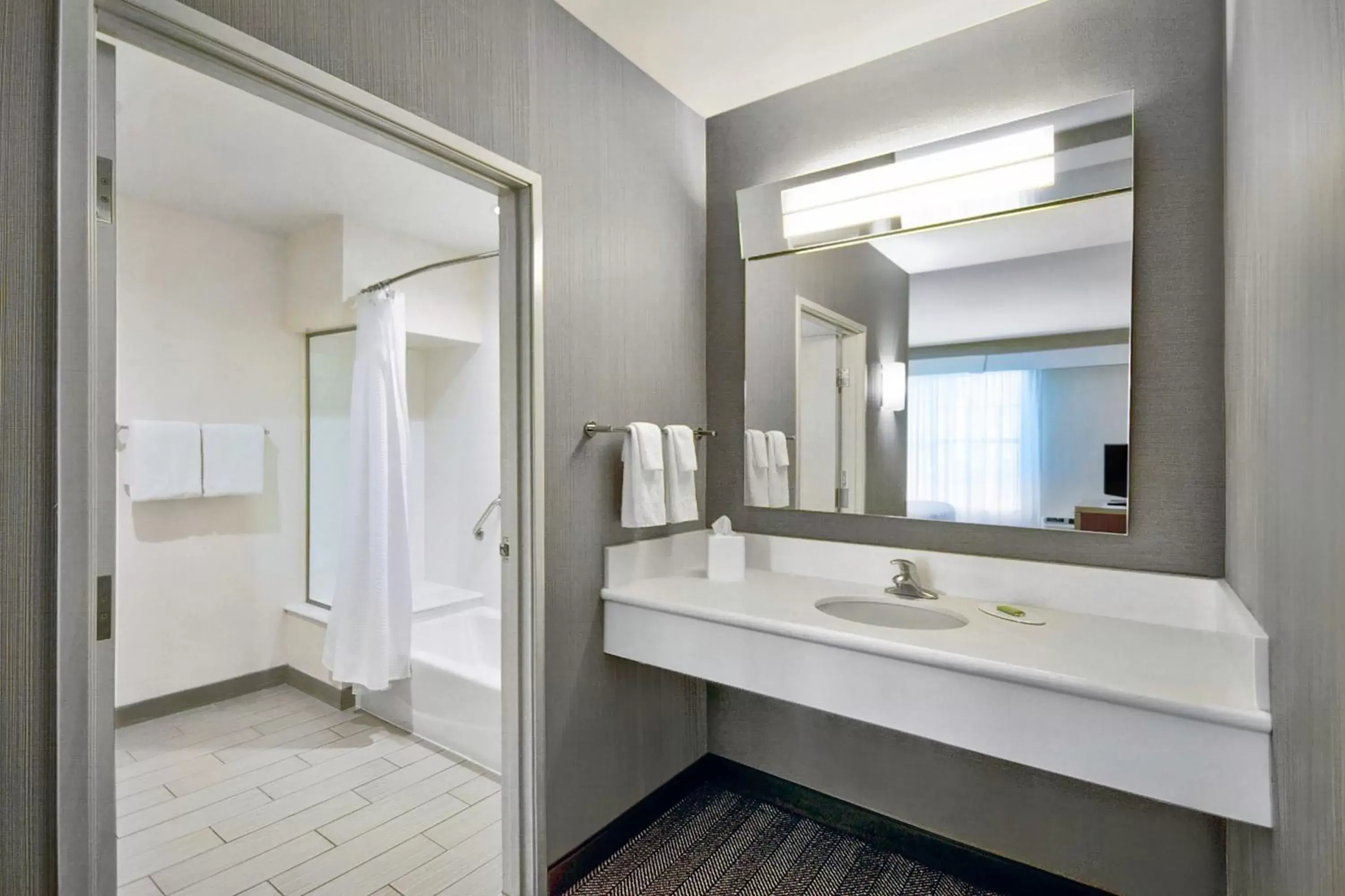 Bathroom in Courtyard by Marriott Nashville Green Hills