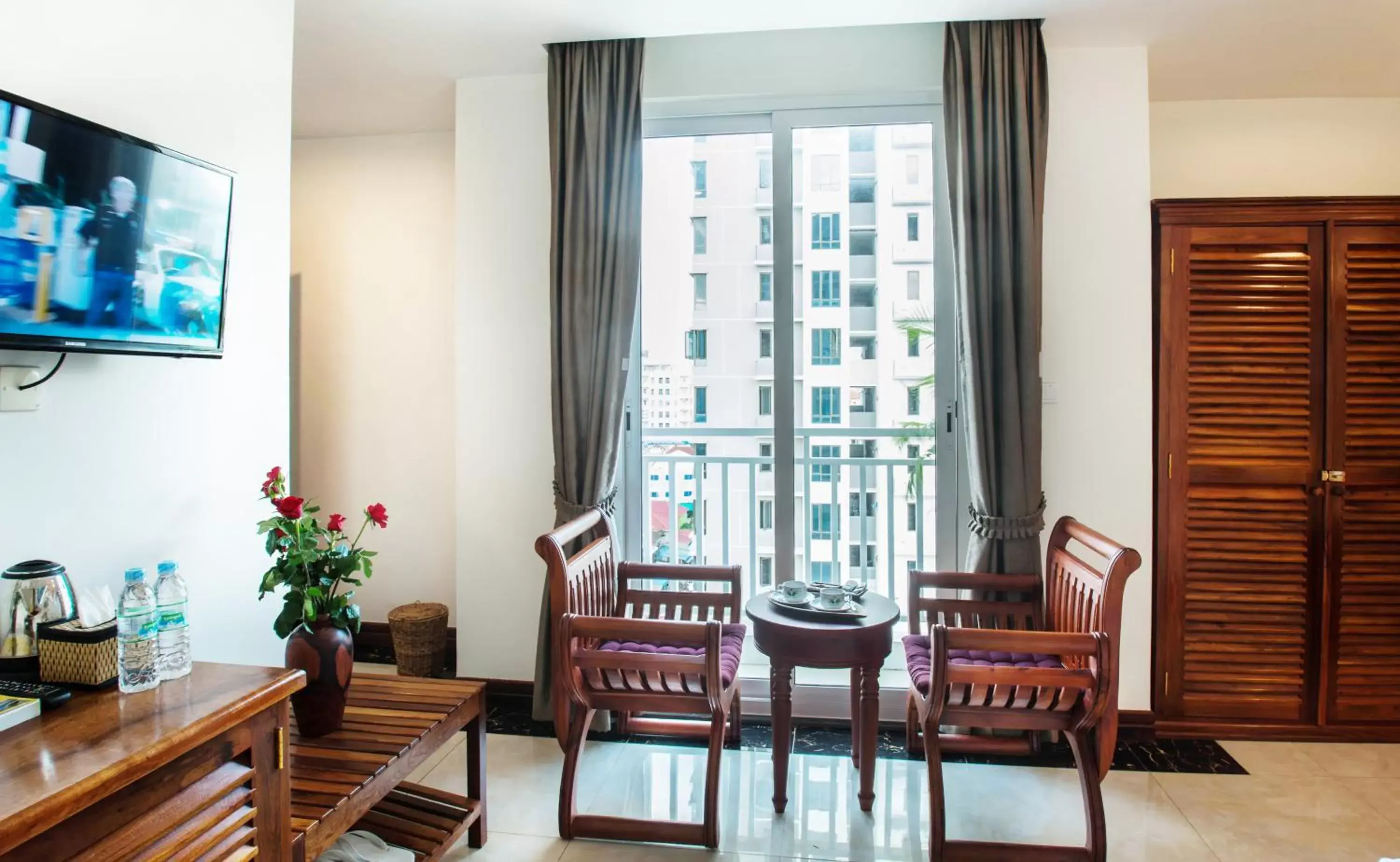 Seating area, TV/Entertainment Center in Relax Hotel