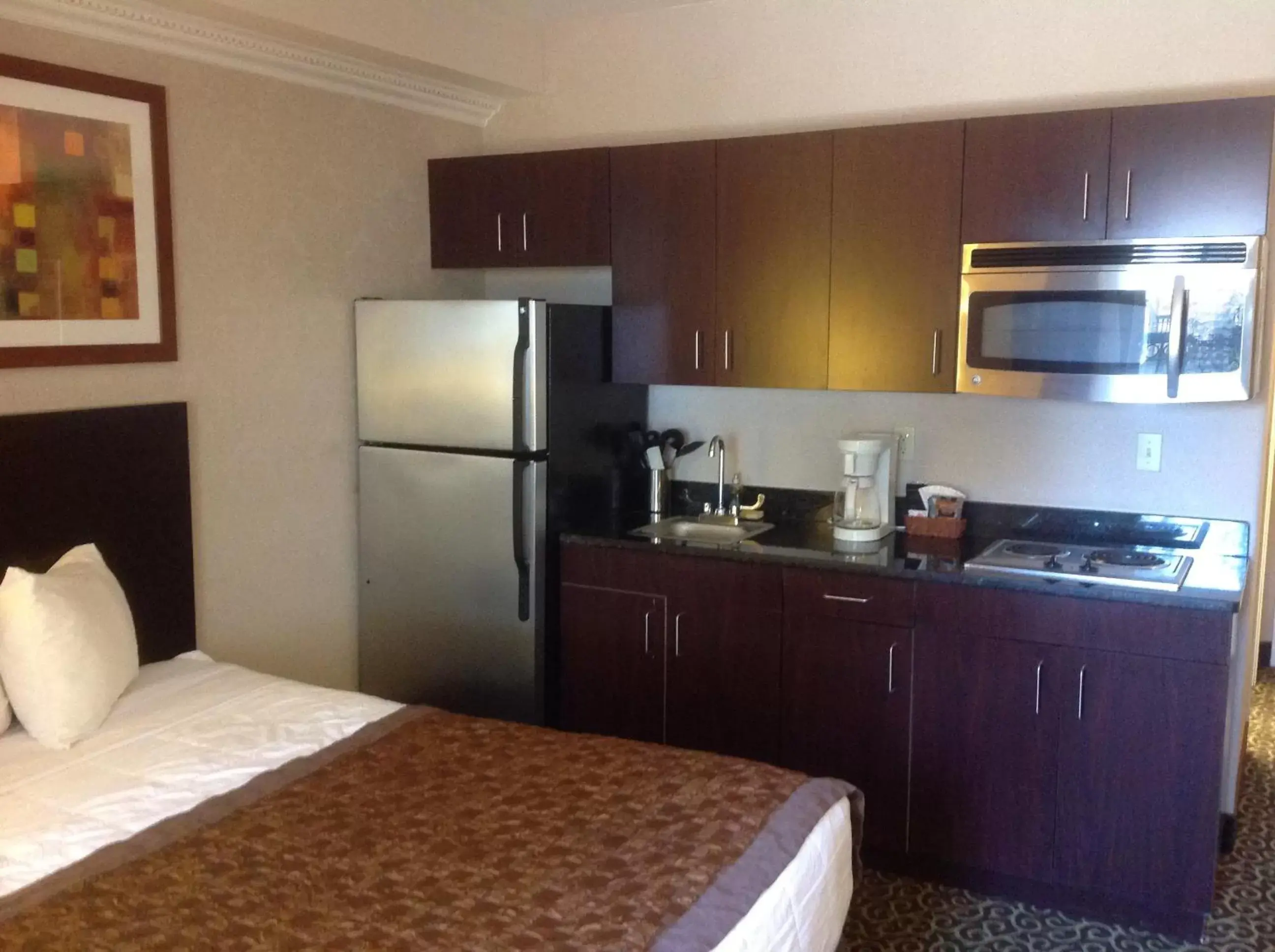 Photo of the whole room, Kitchen/Kitchenette in Hawthorn Suites by Wyndham El Paso
