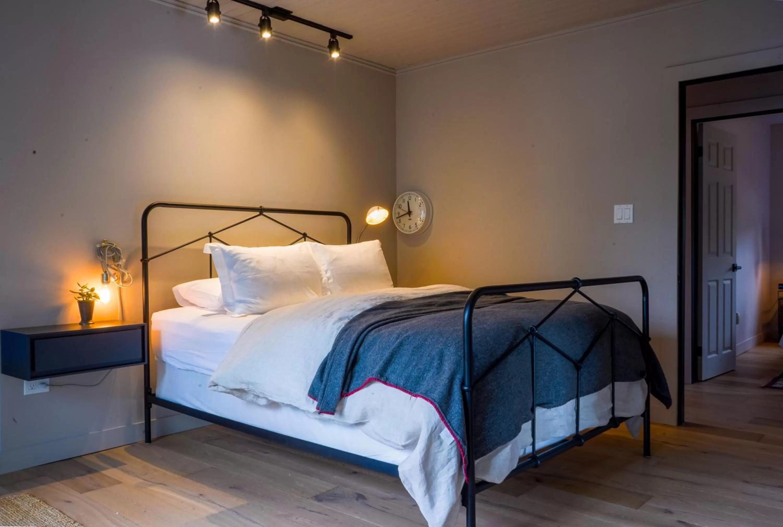 Bedroom, Bed in The Lakeside Prince Edward County