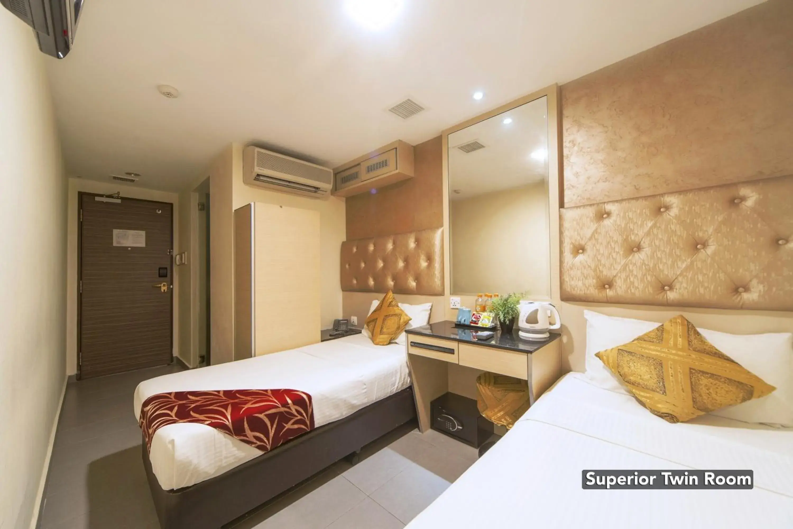 TV and multimedia, Bed in Sandpiper Hotel On Rochor