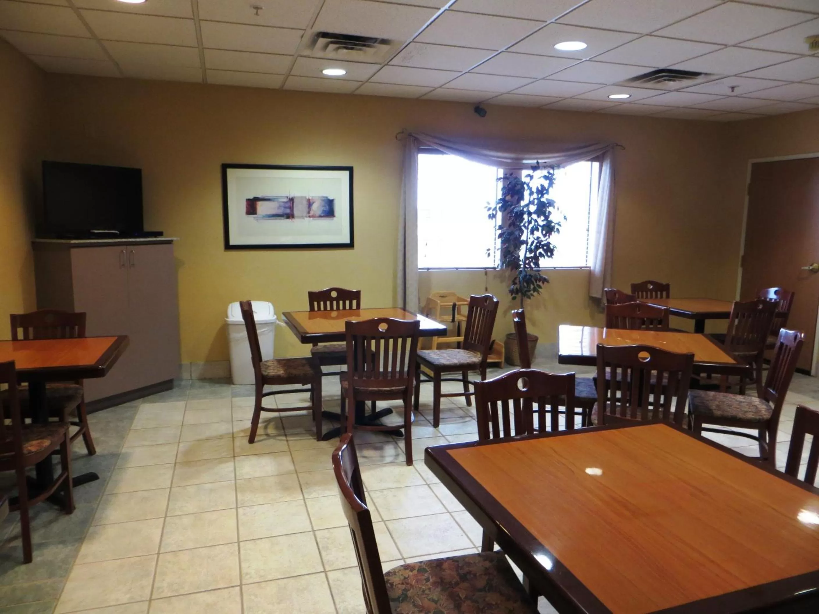 Restaurant/places to eat in Baymont by Wyndham Fort Wayne