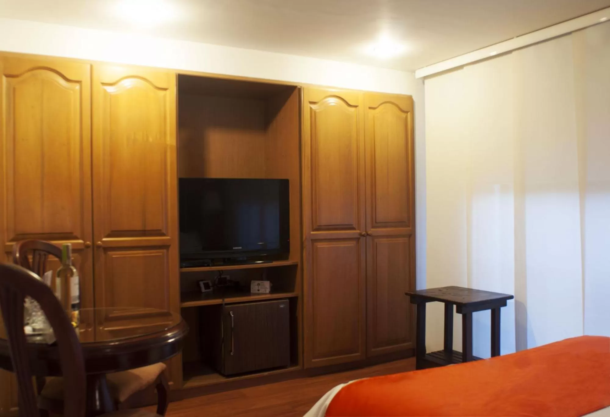 wardrobe, Bed in Apartaestudios Los Andes