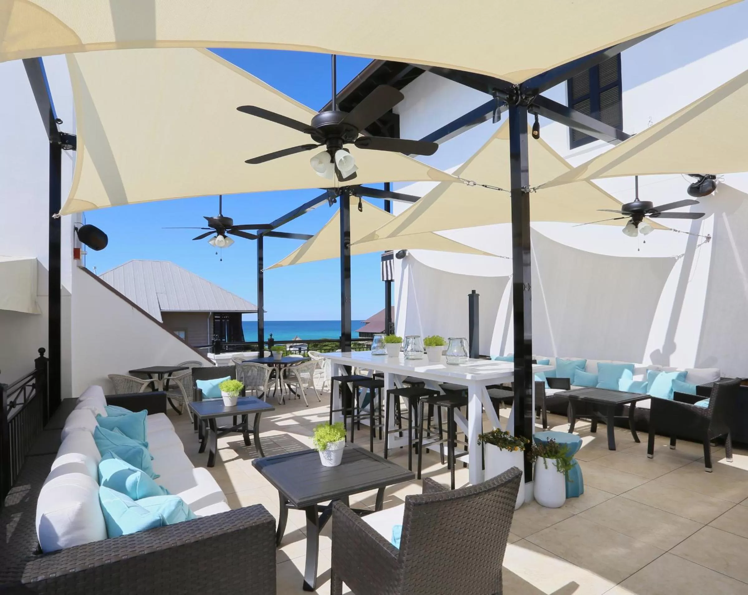 Restaurant/places to eat in The Pearl Hotel