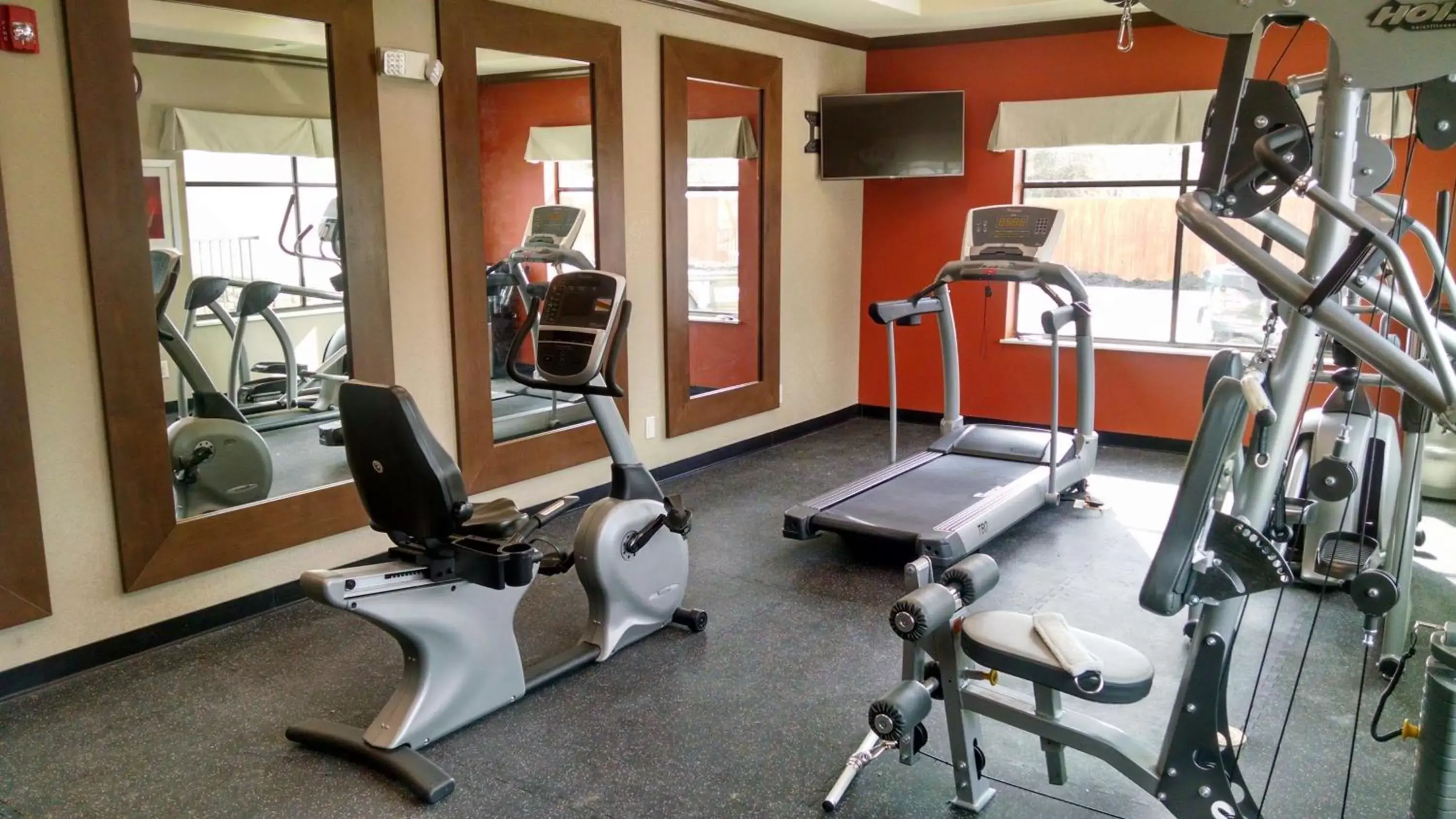 Fitness centre/facilities, Fitness Center/Facilities in Best Western Plus Flatonia Inn