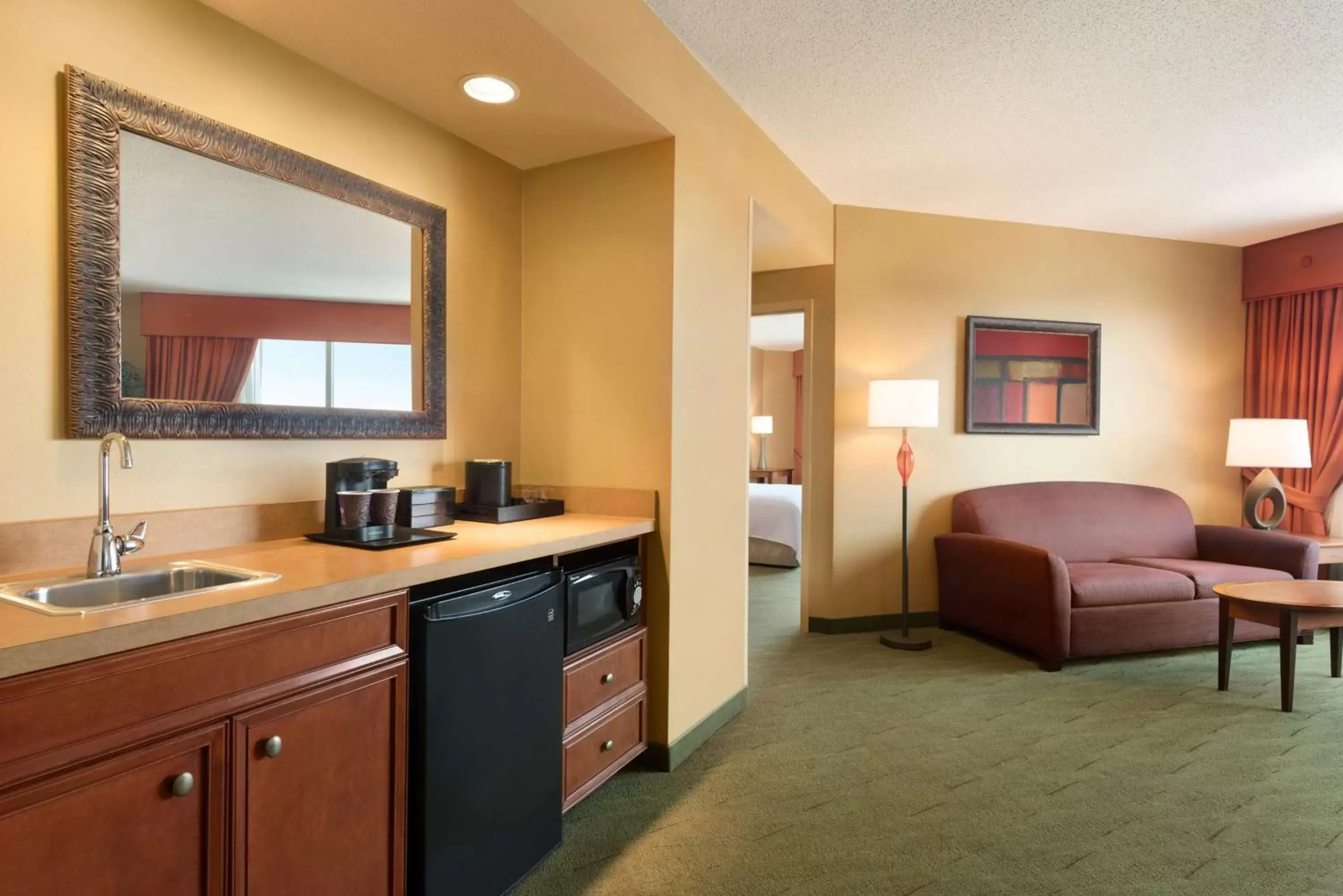 Bedroom, Kitchen/Kitchenette in Embassy Suites East Peoria Hotel and Riverfront Conference Center