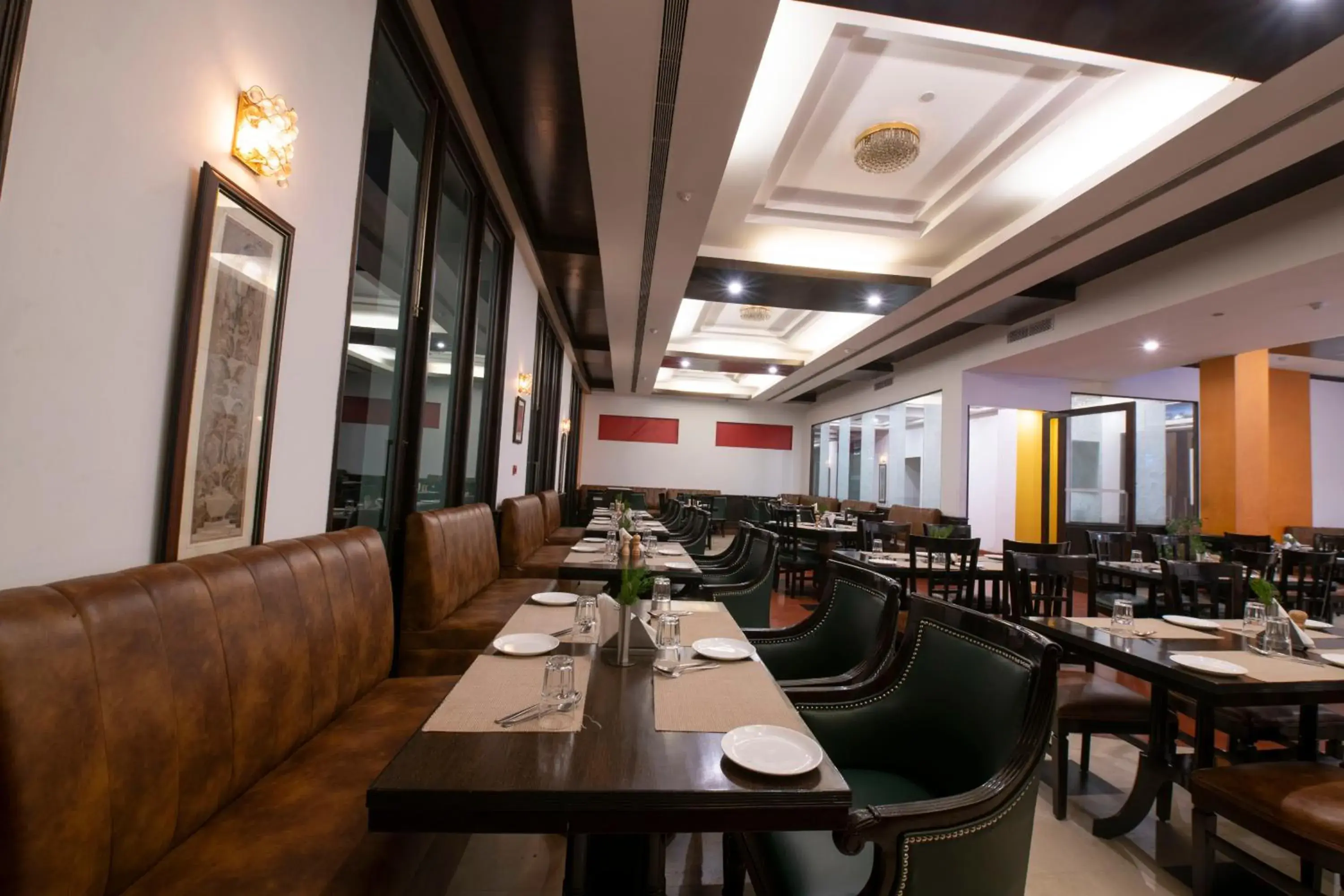 Restaurant/Places to Eat in Mastiff Grand Manali Resort
