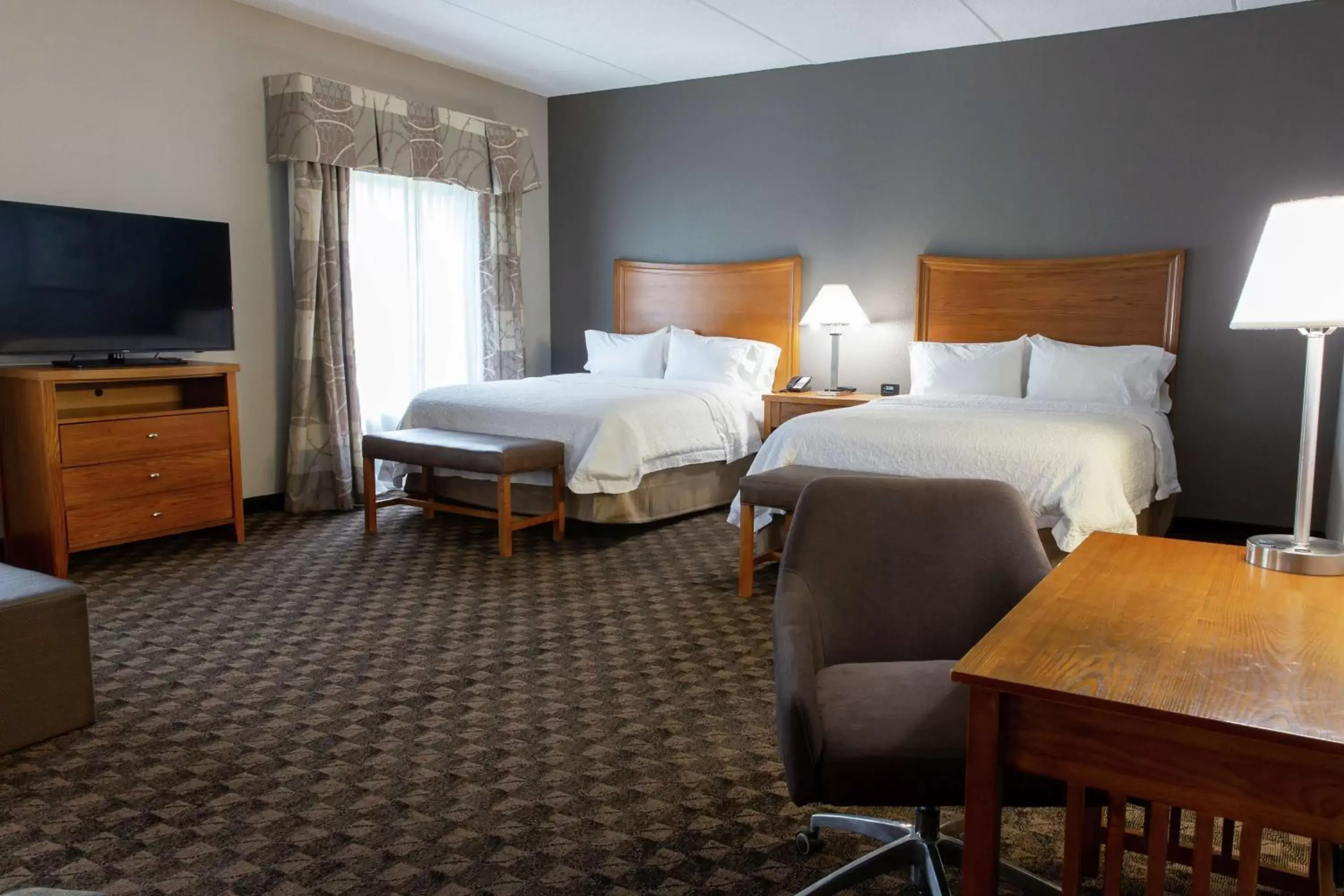 Bedroom, Bed in Hampton Inn & Suites Chesapeake-Square Mall