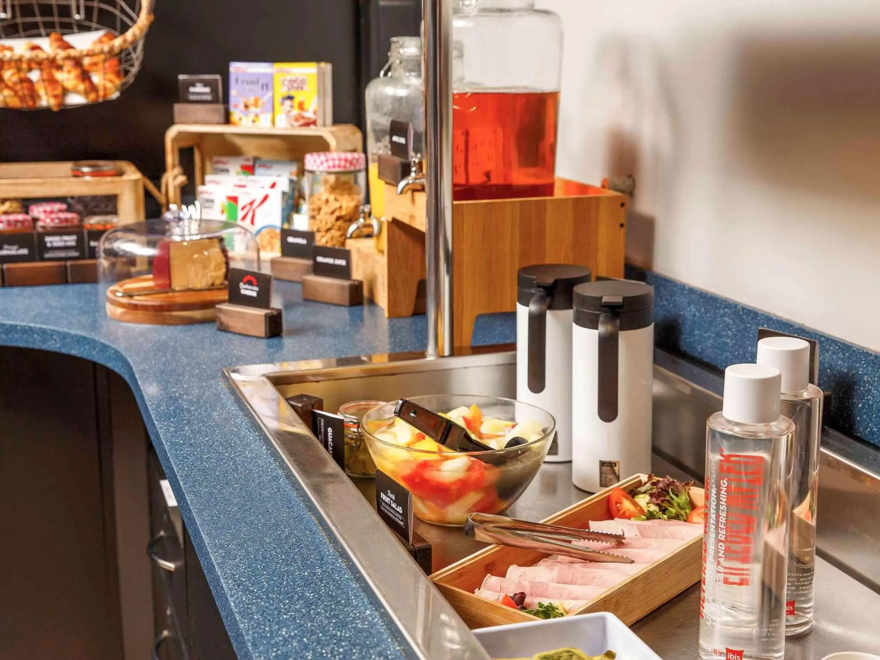 Restaurant/places to eat in ibis Lincoln Restaurant/places to eat in ibis Lincoln