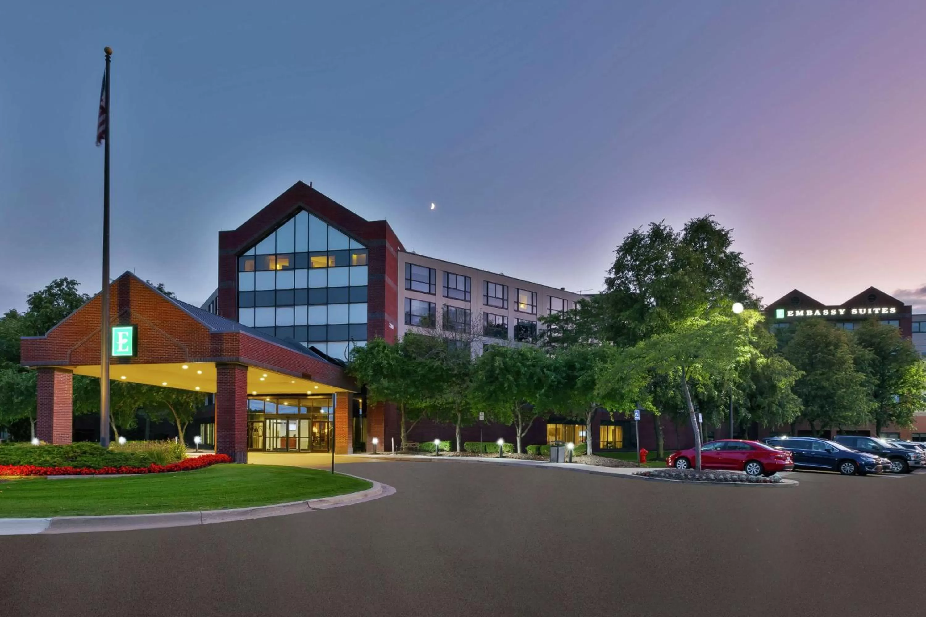 Property building in Hotel Auburn Hills