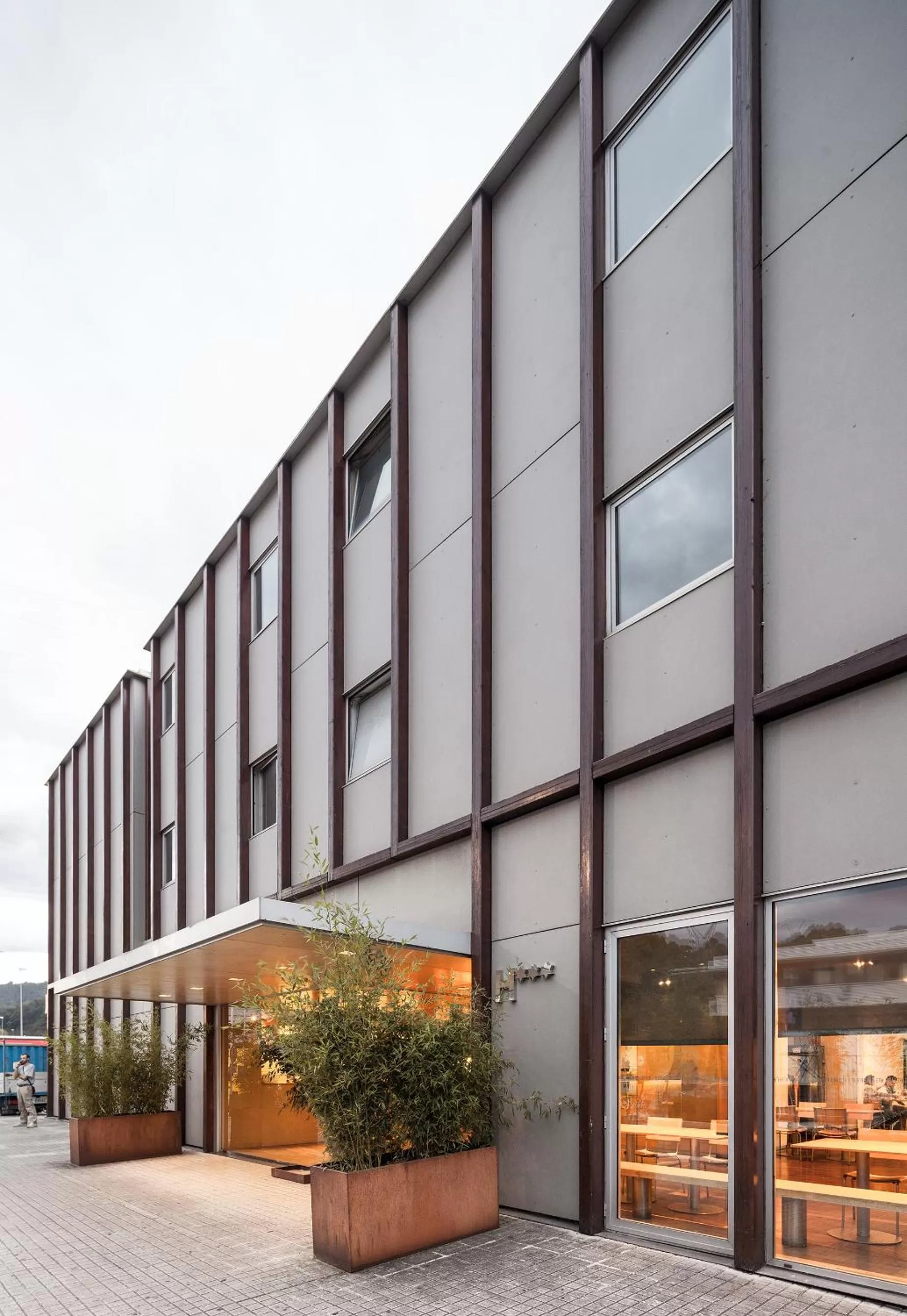 Facade/entrance in ETH Irún