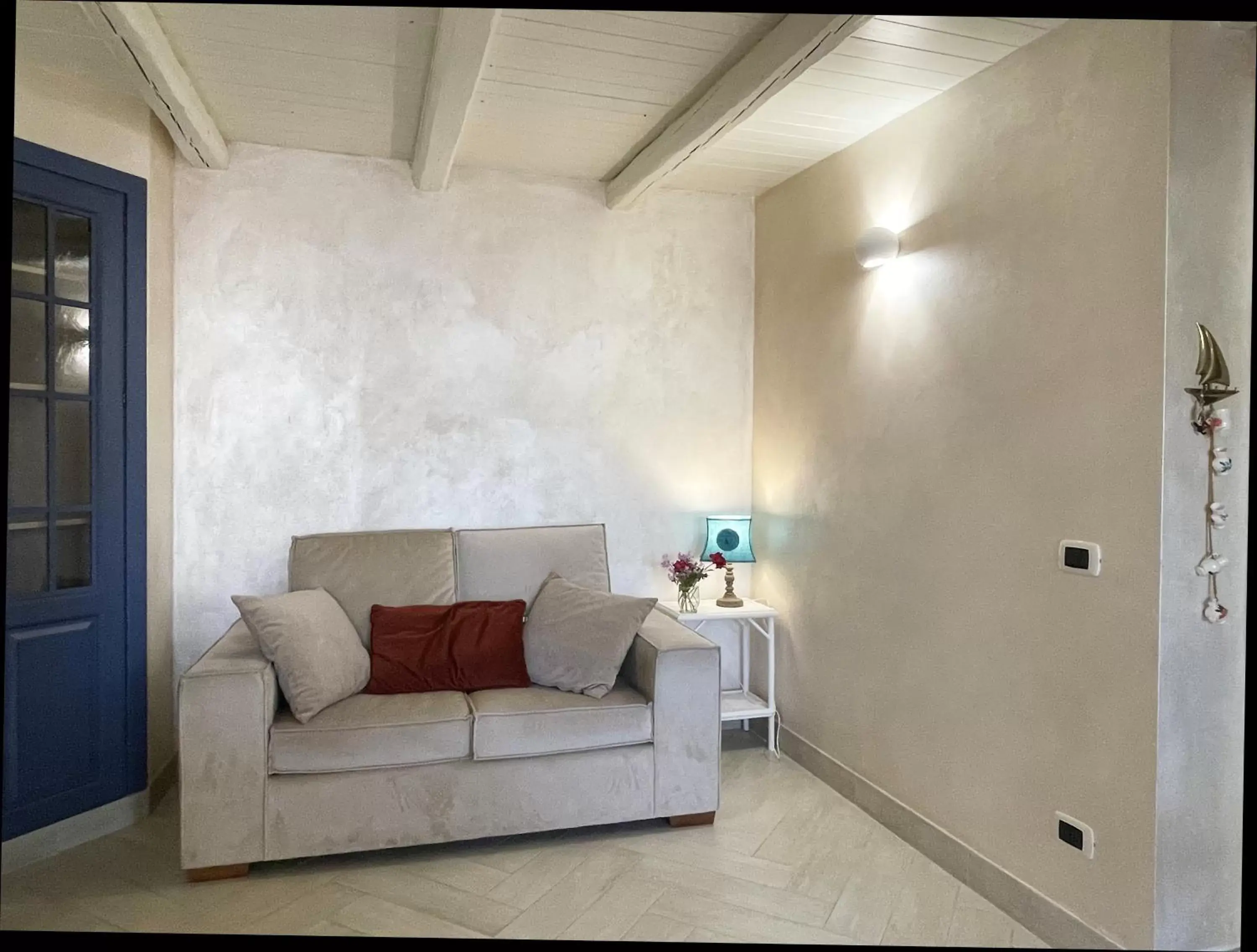 Living room, Seating Area in Xenìa - Intera Casa con Piscina