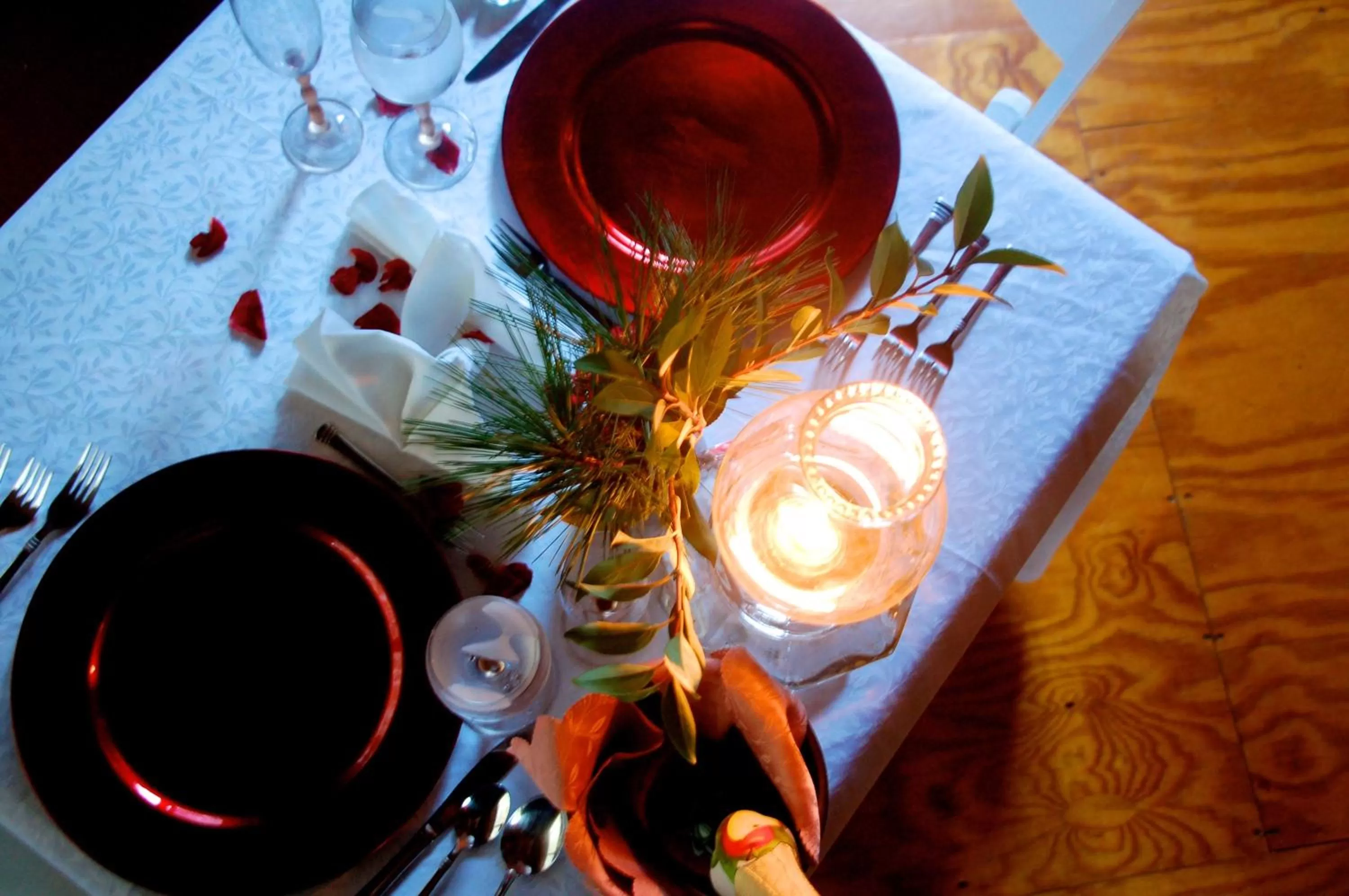 Breakfast, Drinks in Creekwalk Inn Bed and Breakfast with Cabins