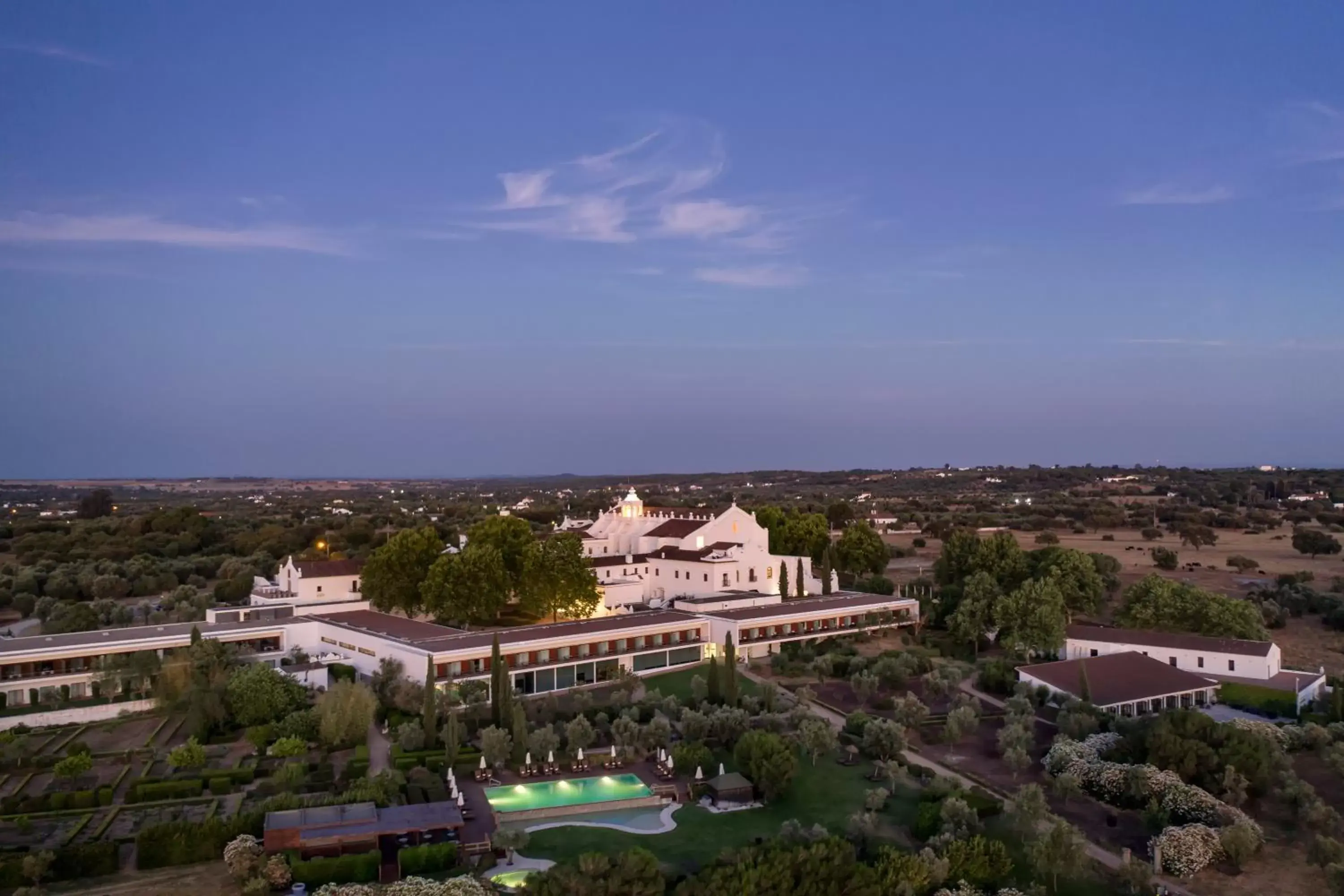 Bird's eye view, Bird's-eye View in Convento do Espinheiro, Historic Hotel & Spa